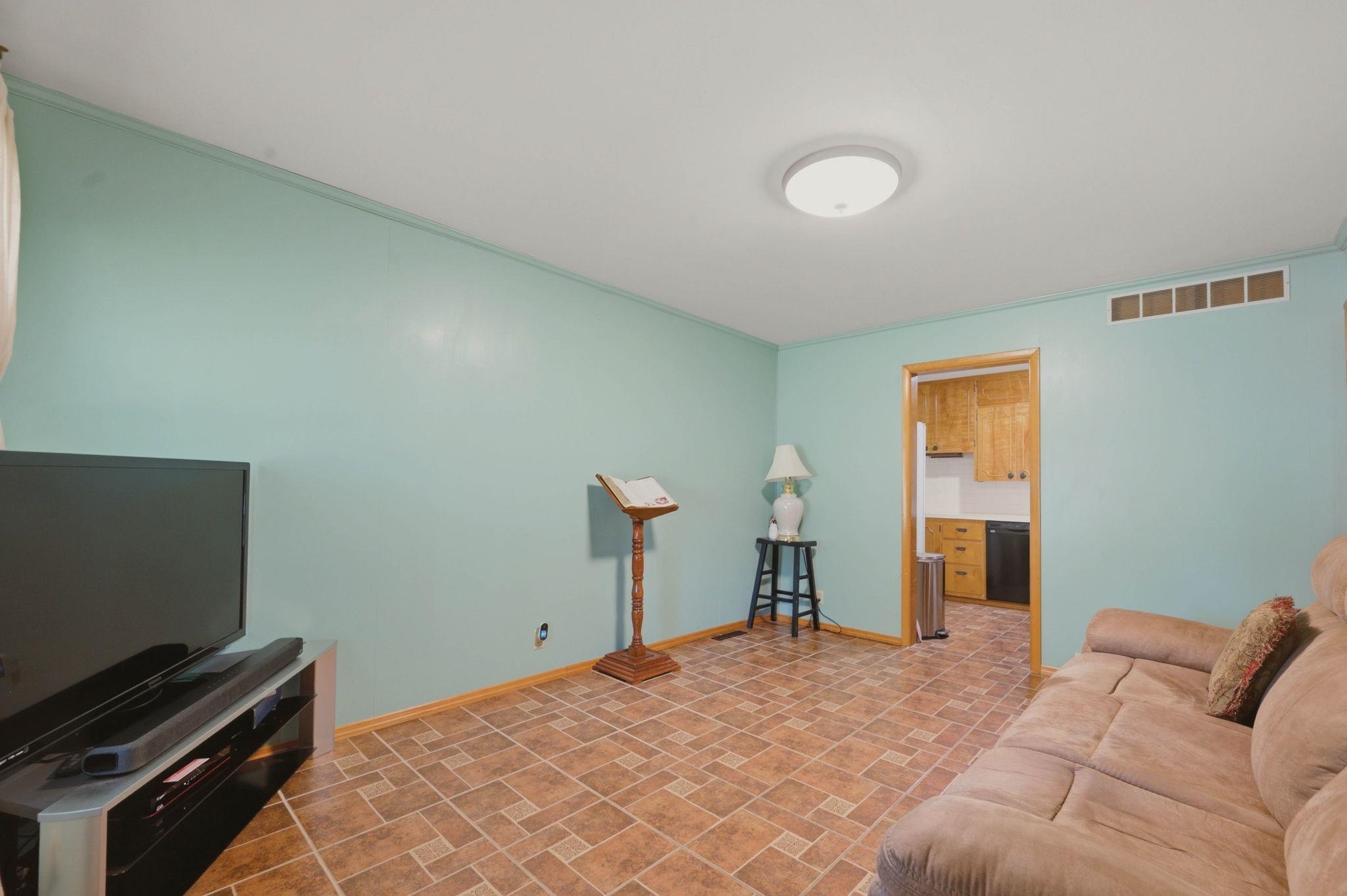 1138 N Sheridan St Property Photo 7