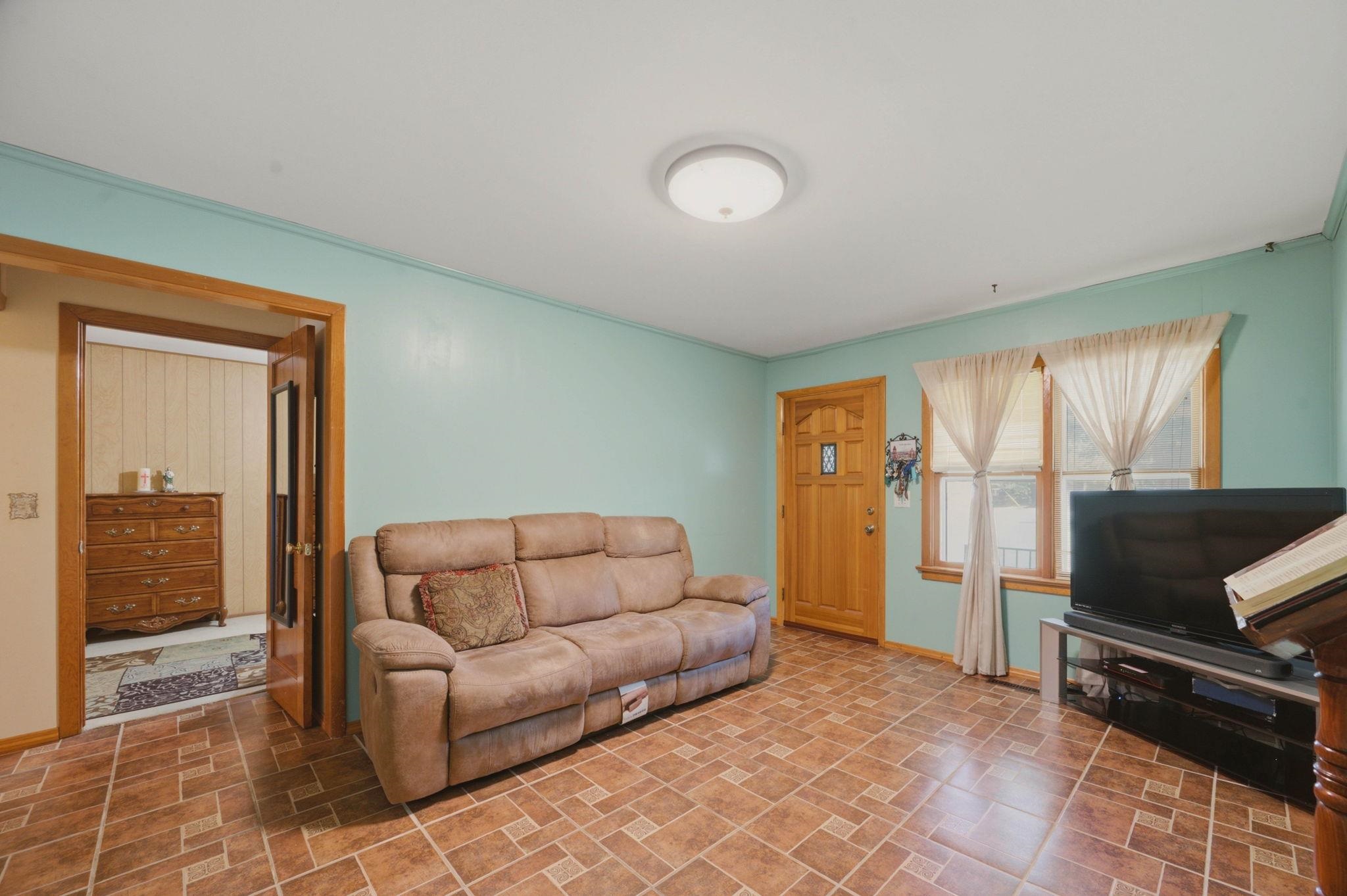 1138 N Sheridan St Property Photo 8