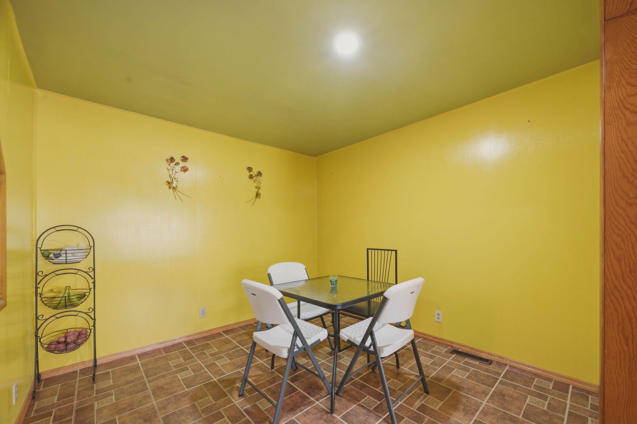 1138 N Sheridan St Property Photo 17