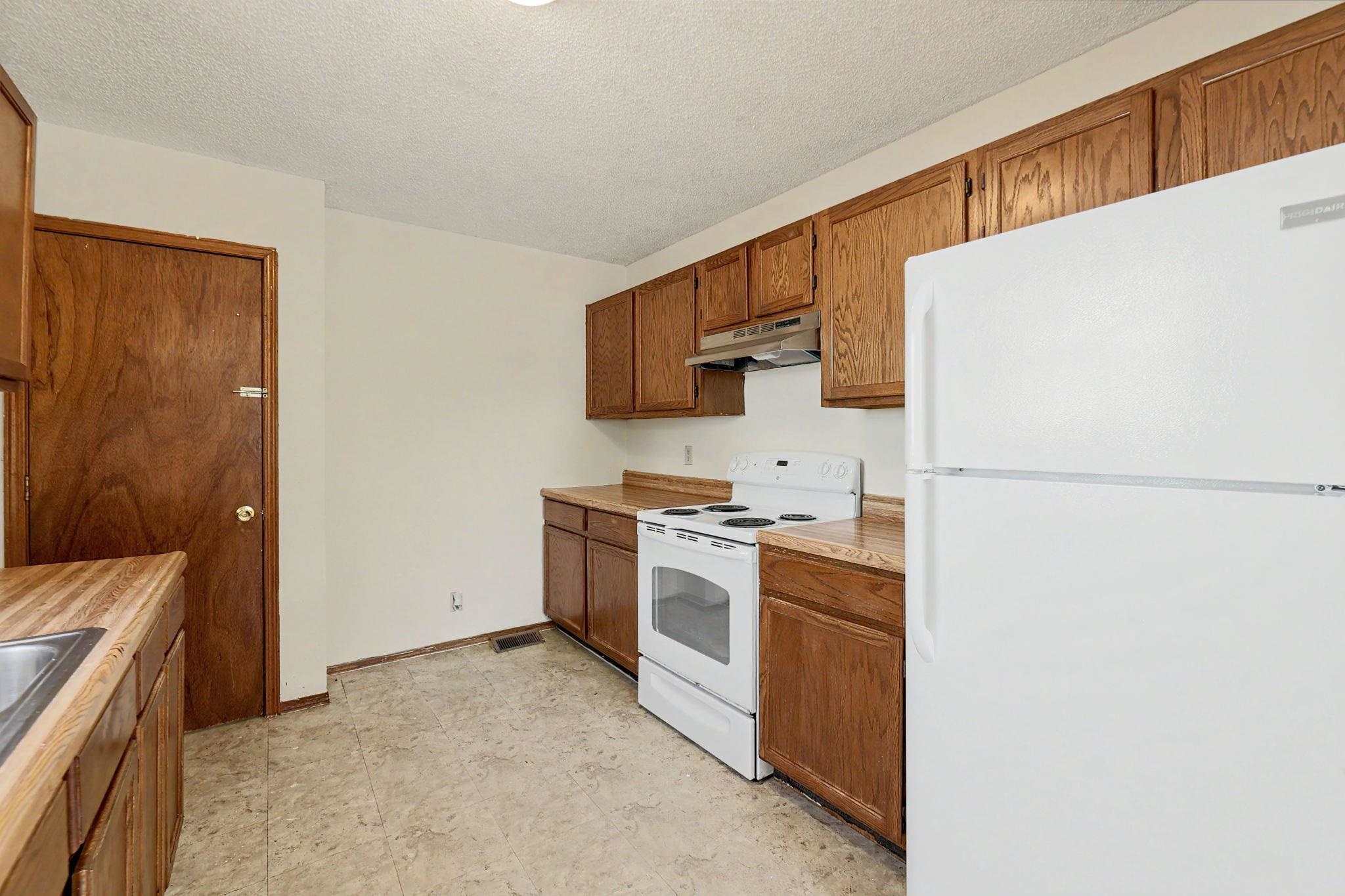 2200 E 53rd Property Photo 14