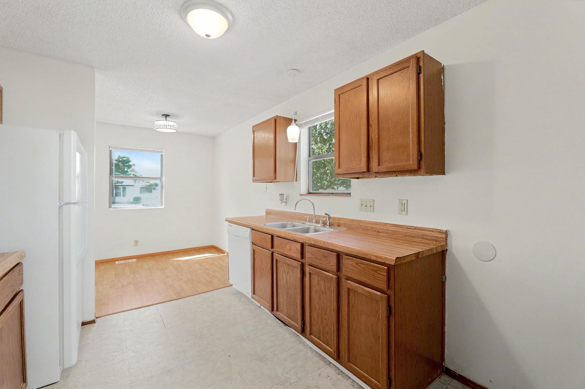 2200 E 53rd Property Photo 17
