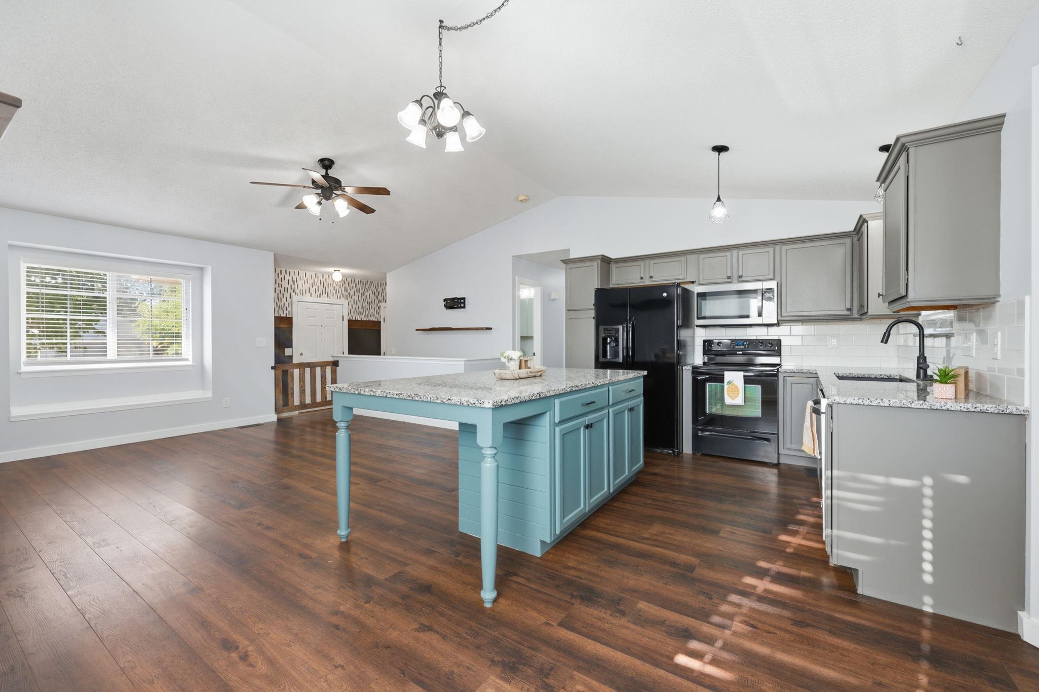11706 W Westport Property Photo 8