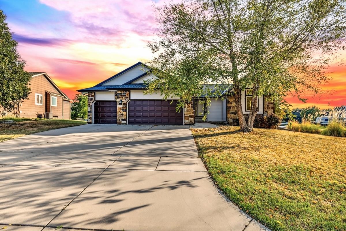 4766 N Canterbury Property Photo 1