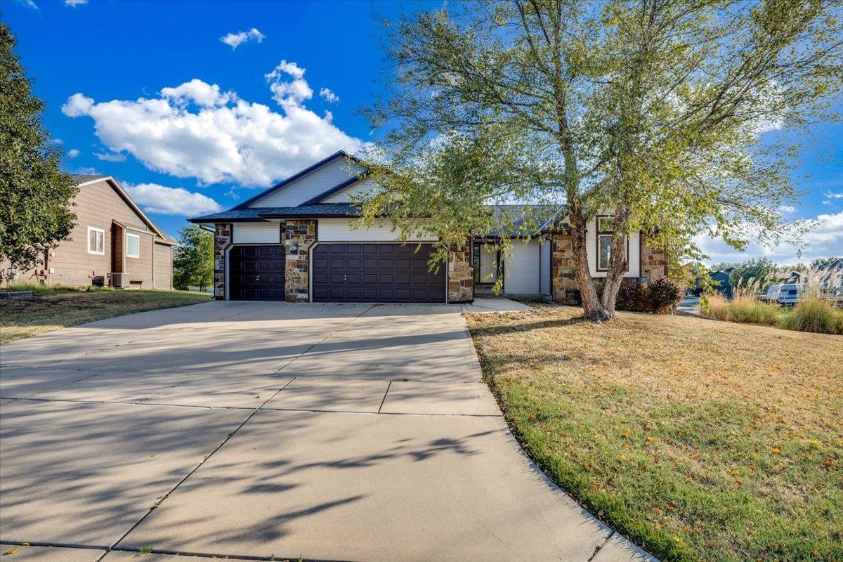 4766 N Canterbury Property Photo 2