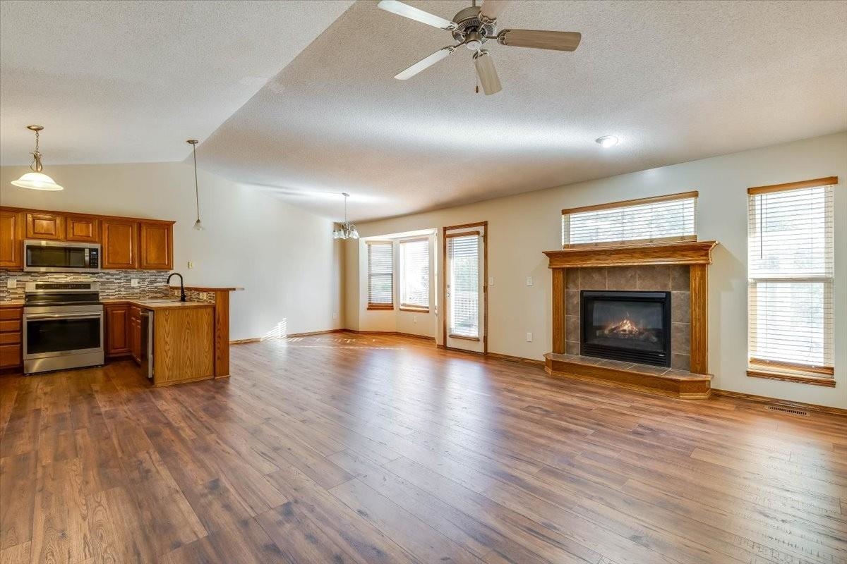 4766 N Canterbury Property Photo 4