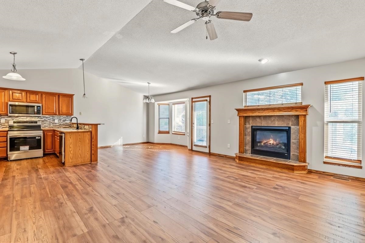4766 N Canterbury Property Photo 4