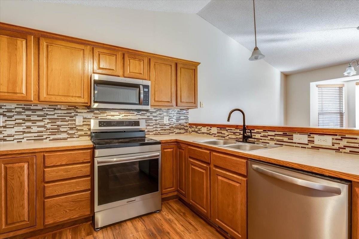 4766 N Canterbury Property Photo 8