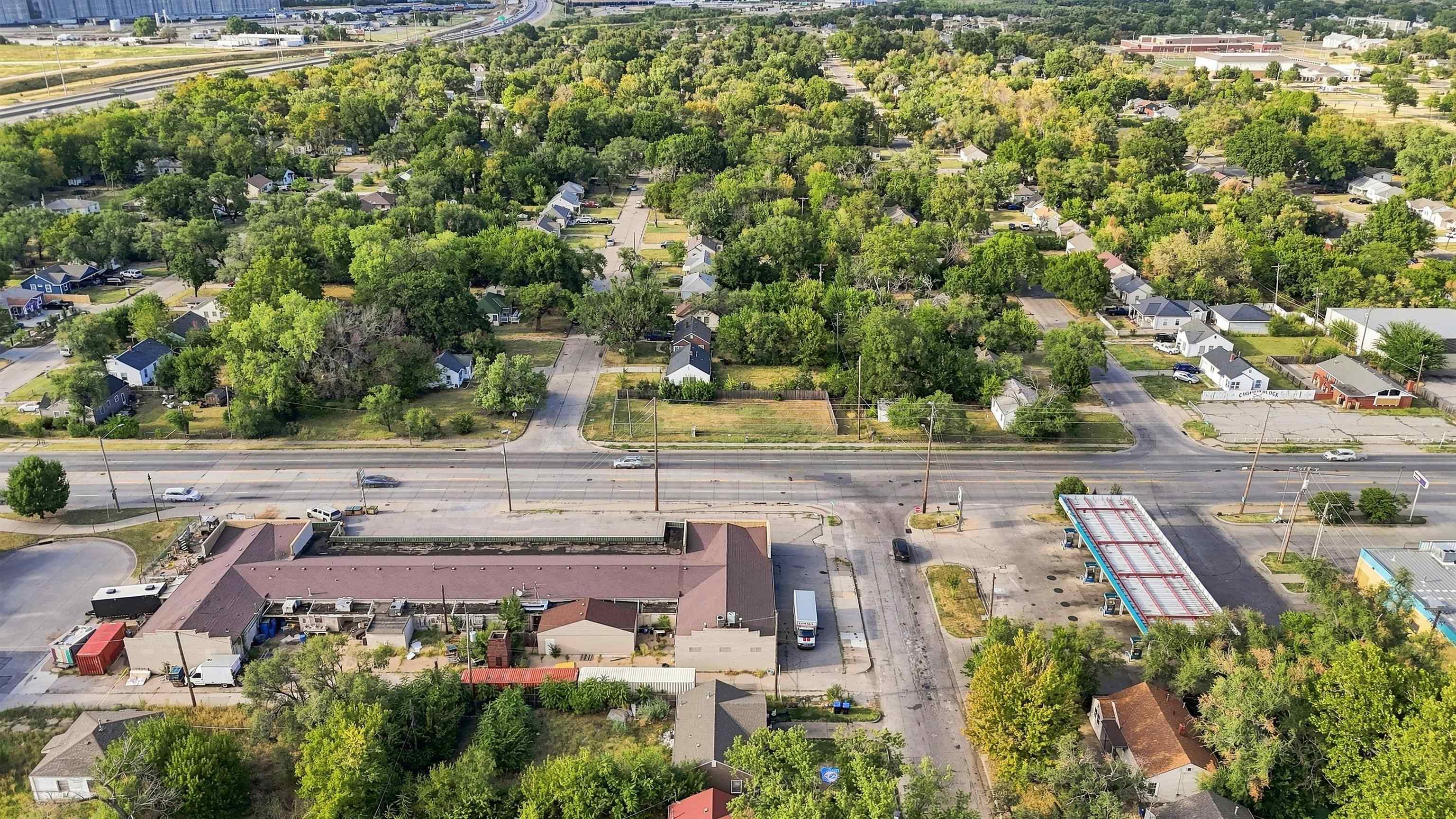 2202 N Minneapolis Property Photo 8