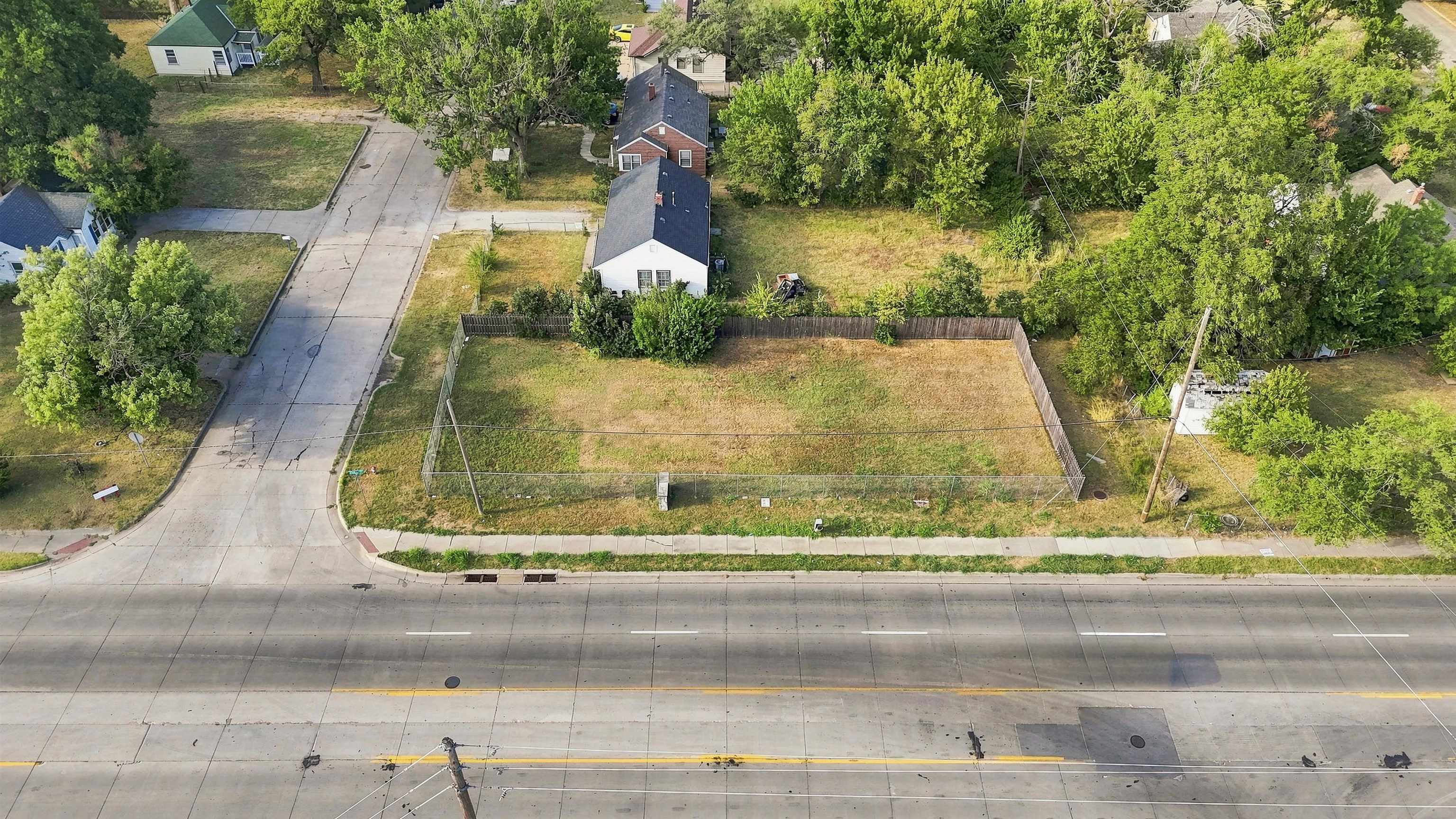 2202 N Minneapolis Property Photo 9