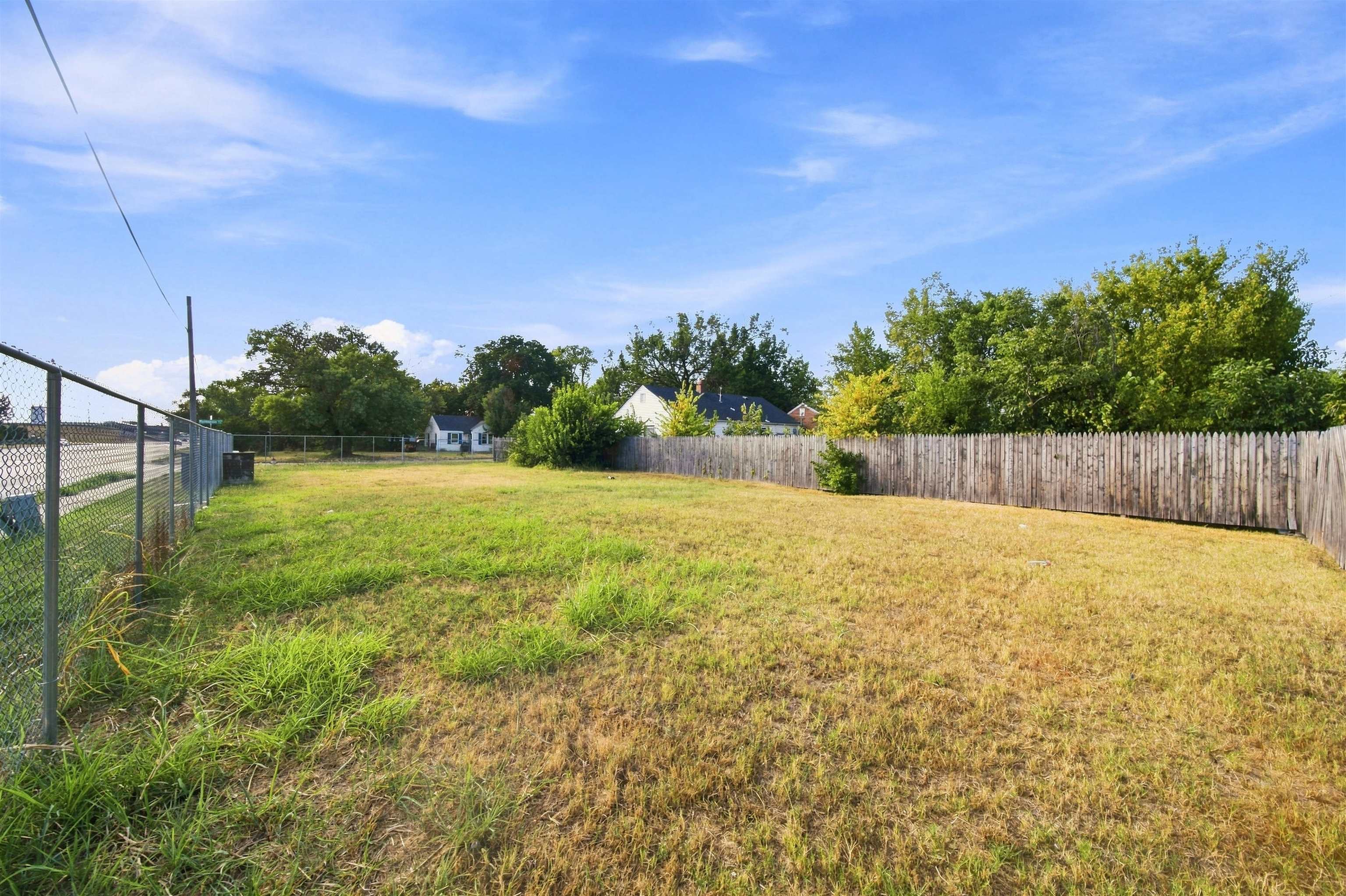2202 N Minneapolis Property Photo 10
