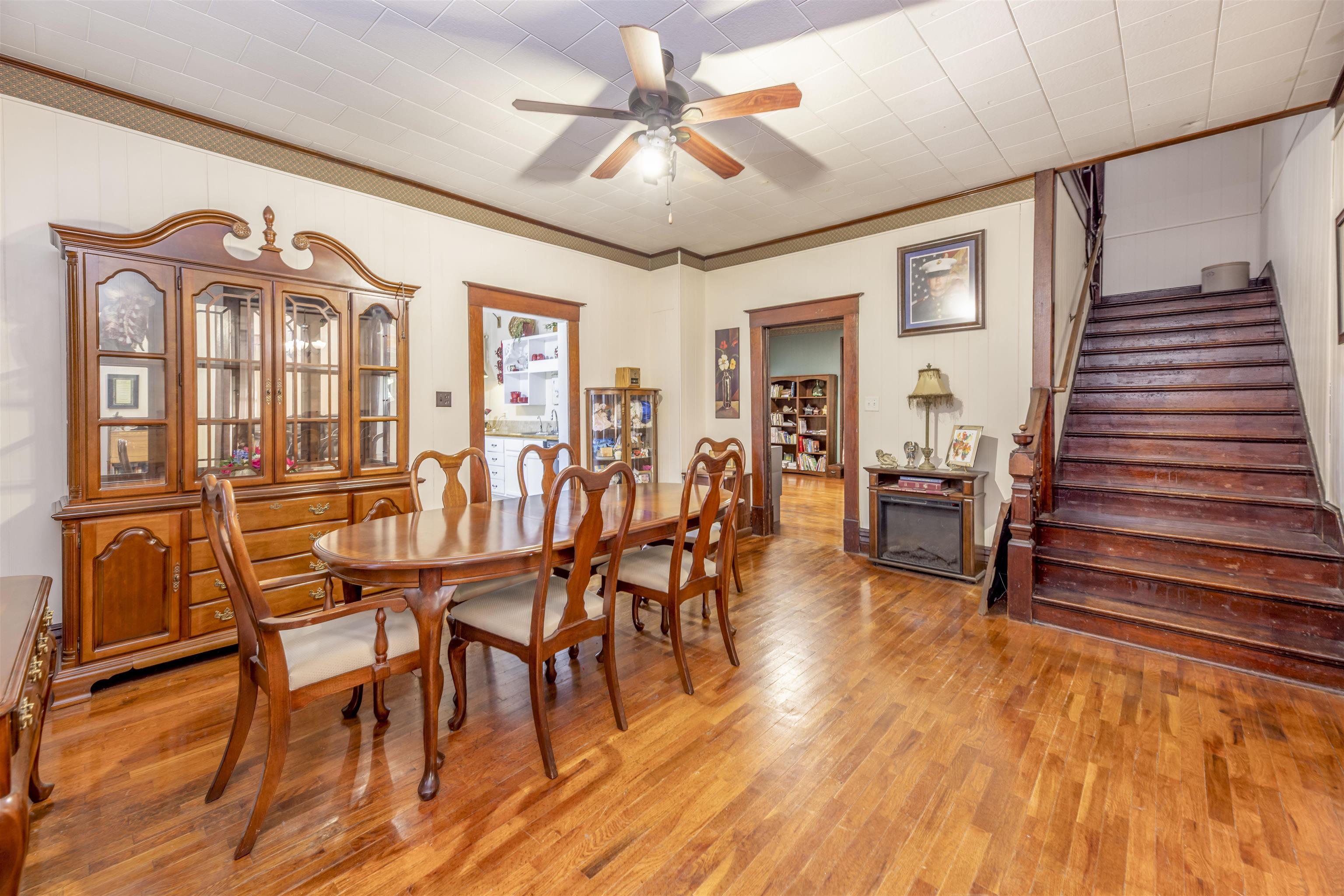 407 S Cedar Property Photo 3