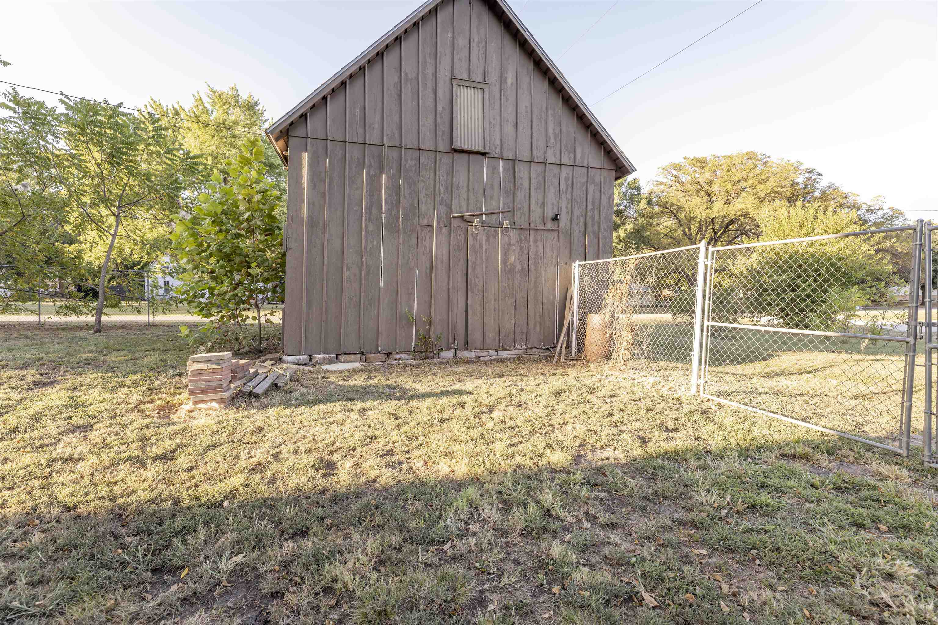 407 S Cedar Property Photo 34