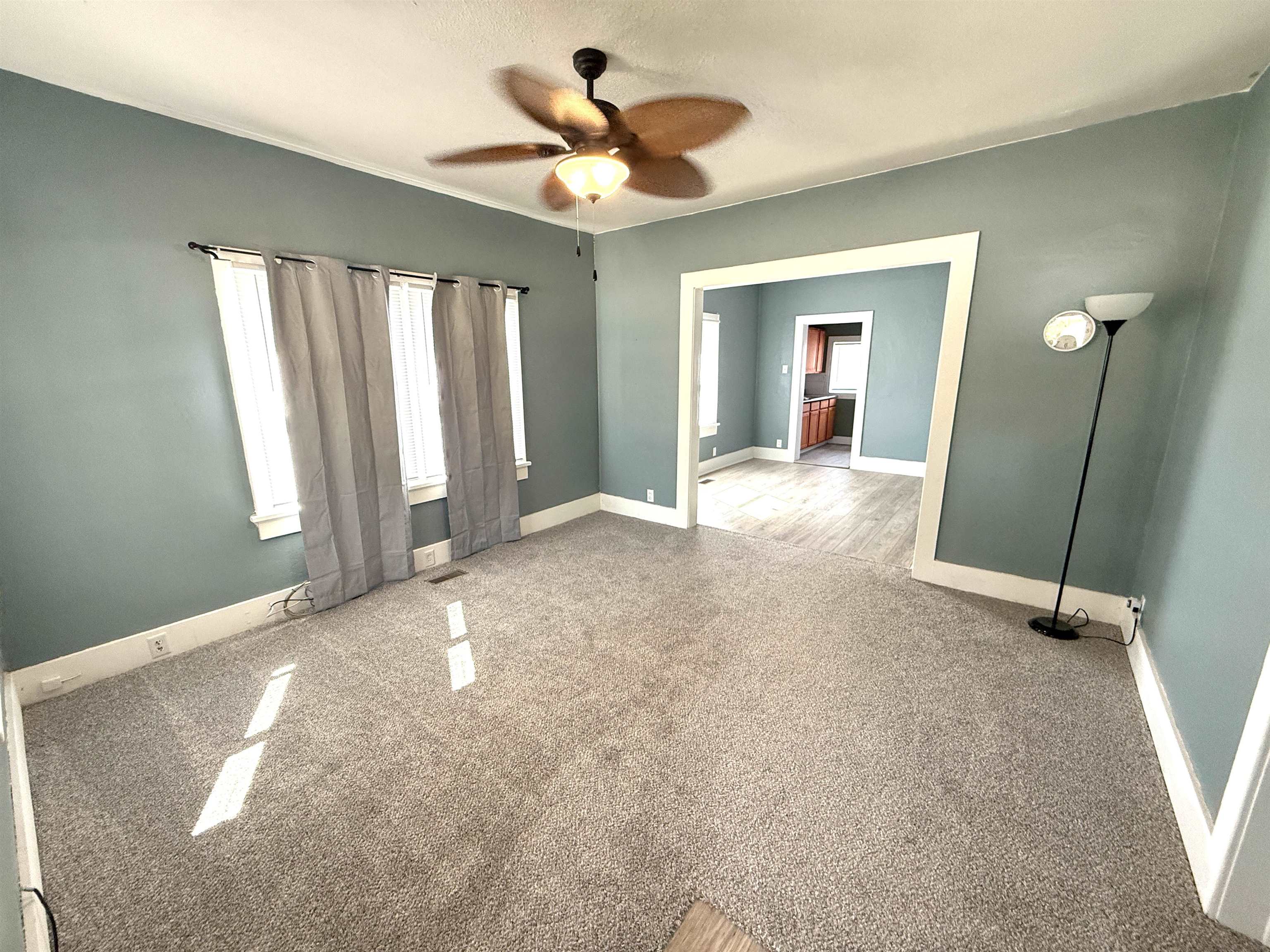 305 W Kansas Ave Property Photo 3