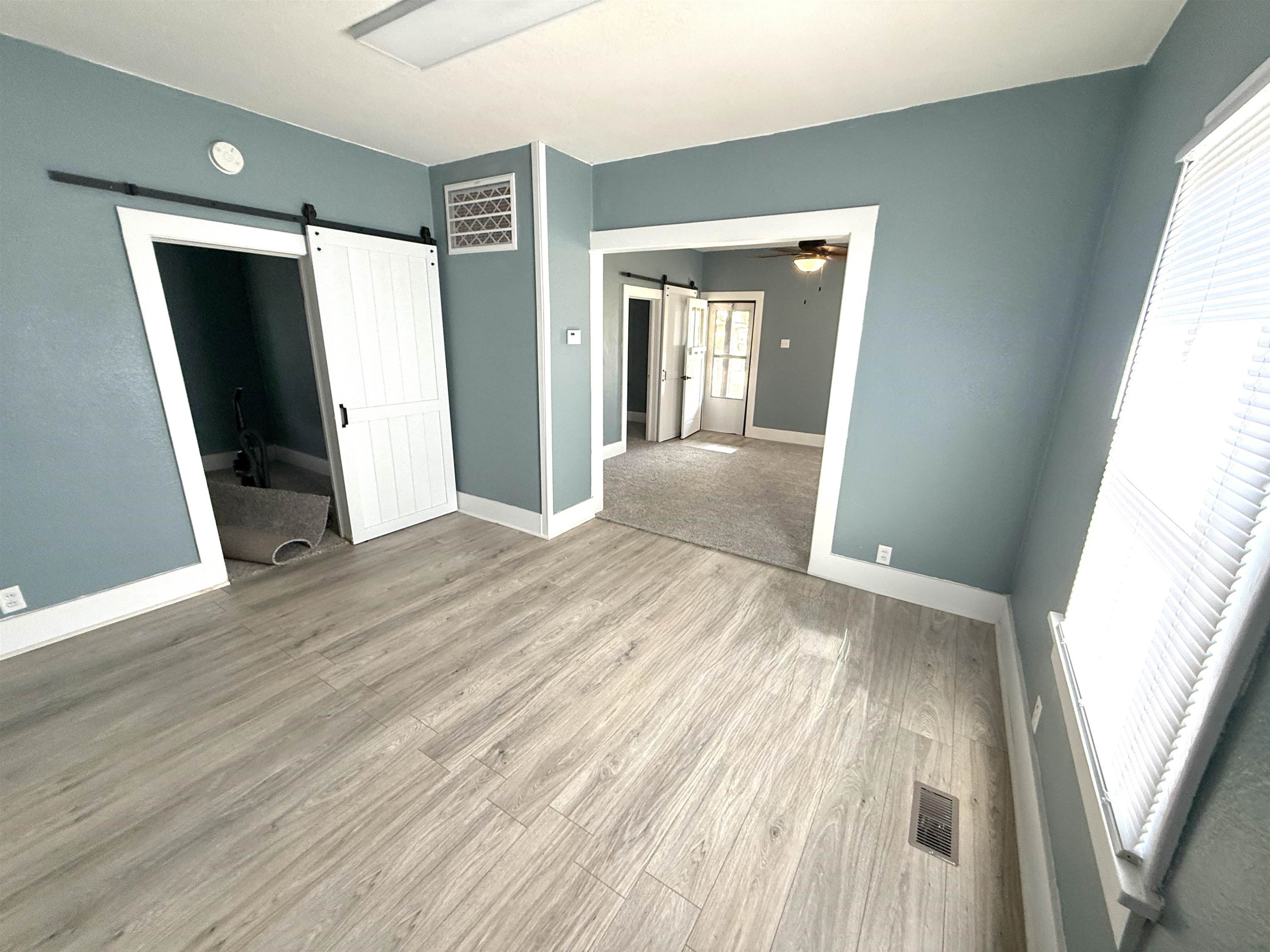 305 W Kansas Ave Property Photo 6