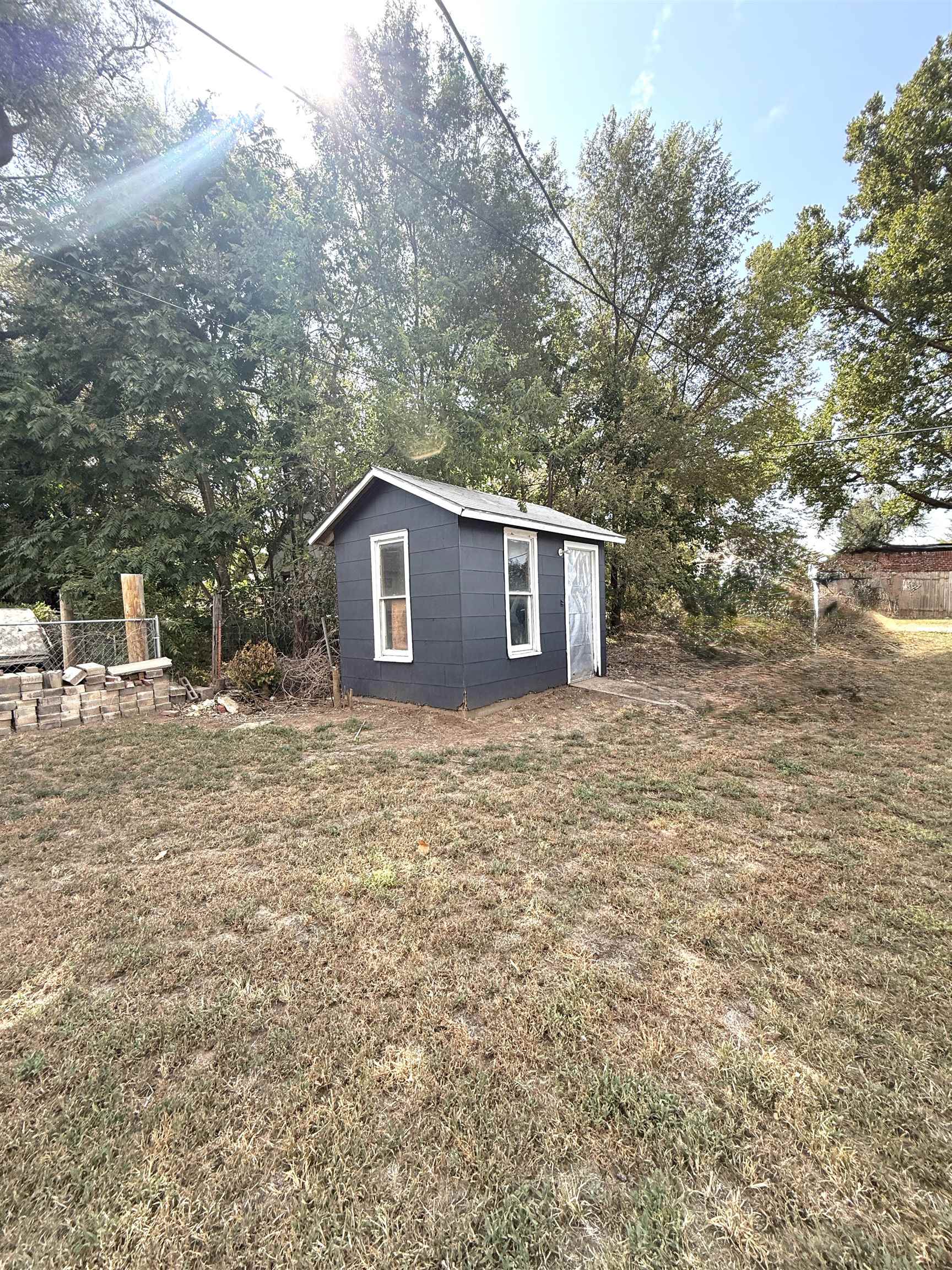 305 W Kansas Ave Property Photo 32