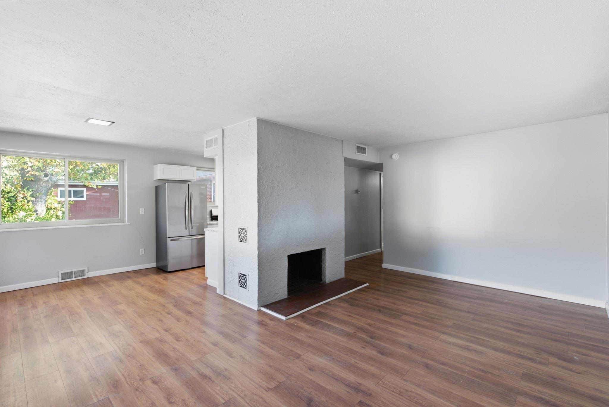 1568 N Harvard Ave Property Photo 3