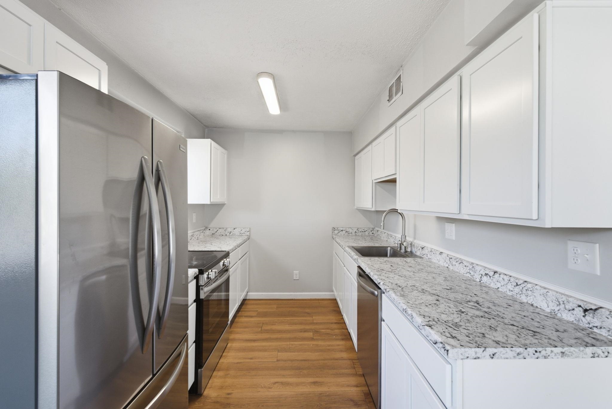 1568 N Harvard Ave Property Photo 6