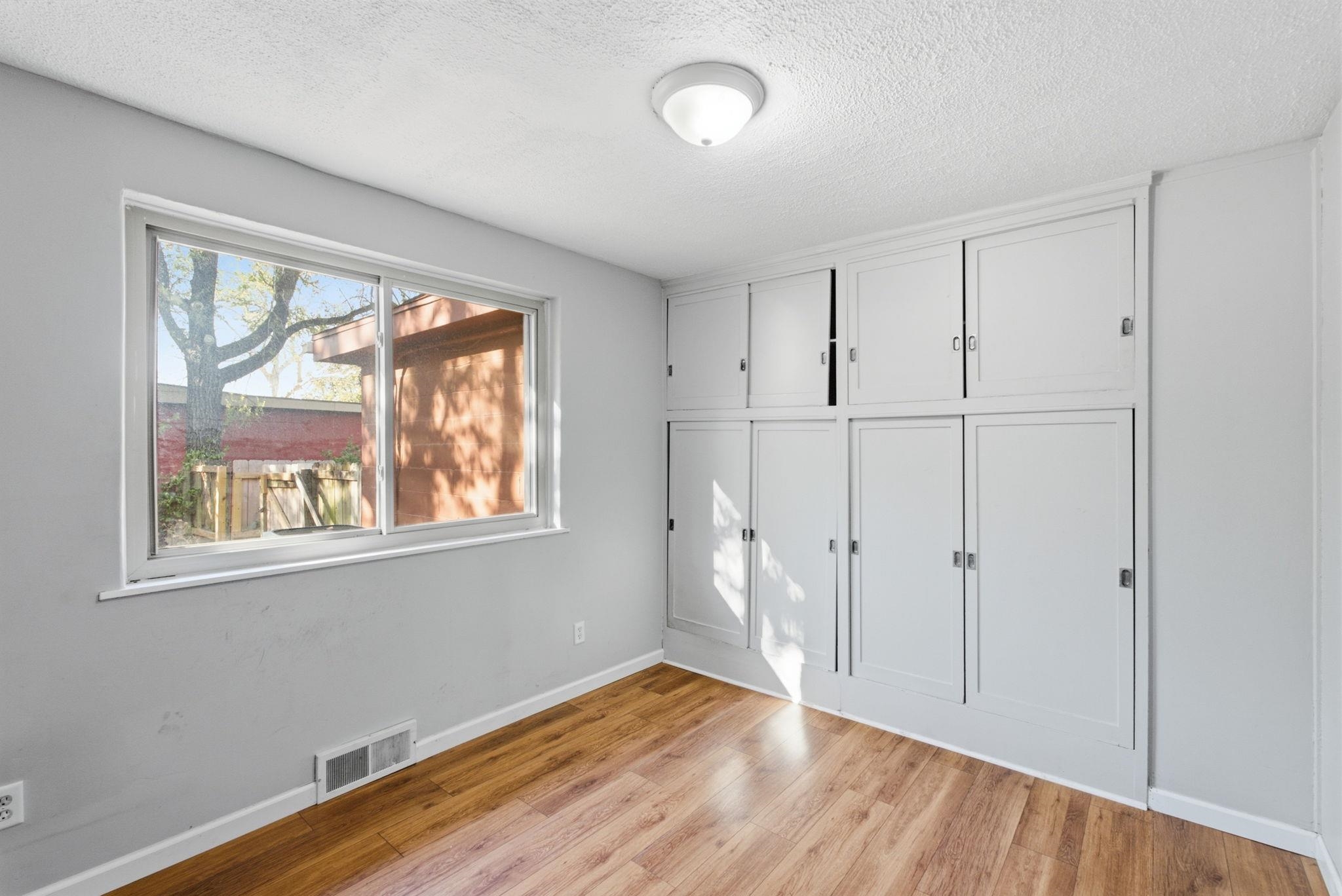 1568 N Harvard Ave Property Photo 14