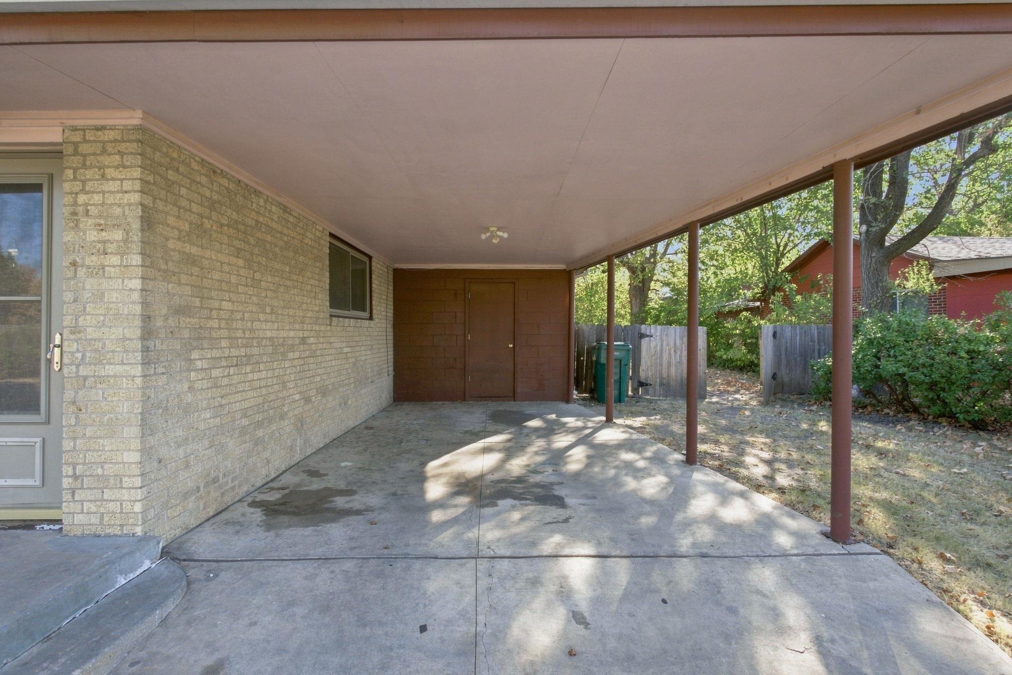 1568 N Harvard Ave Property Photo 17