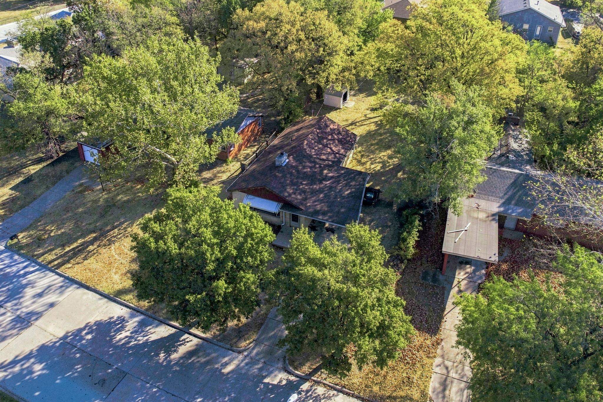 1568 N Harvard Ave Property Photo 20