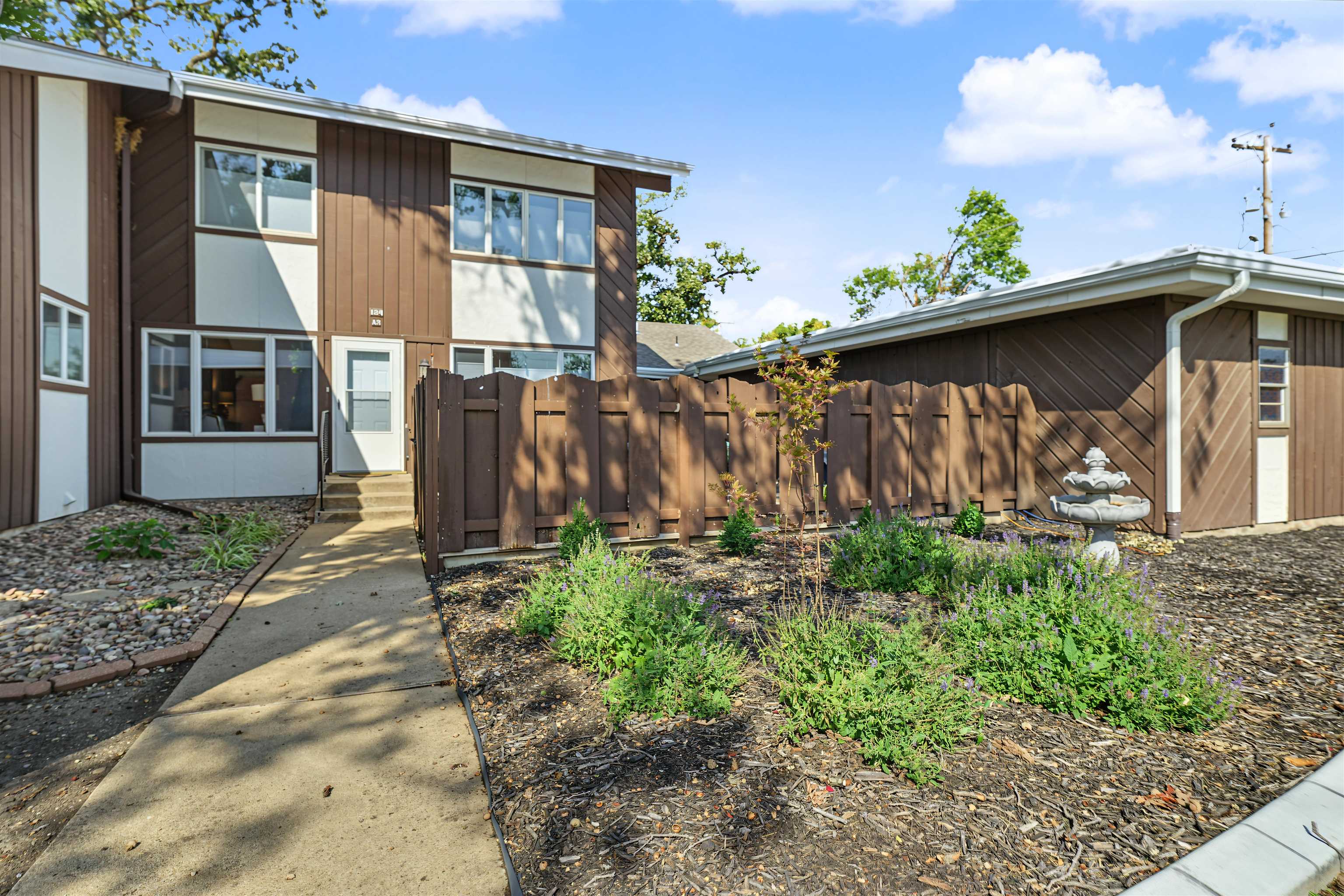 124 S Oakdale Ave A2 Property Photo 1