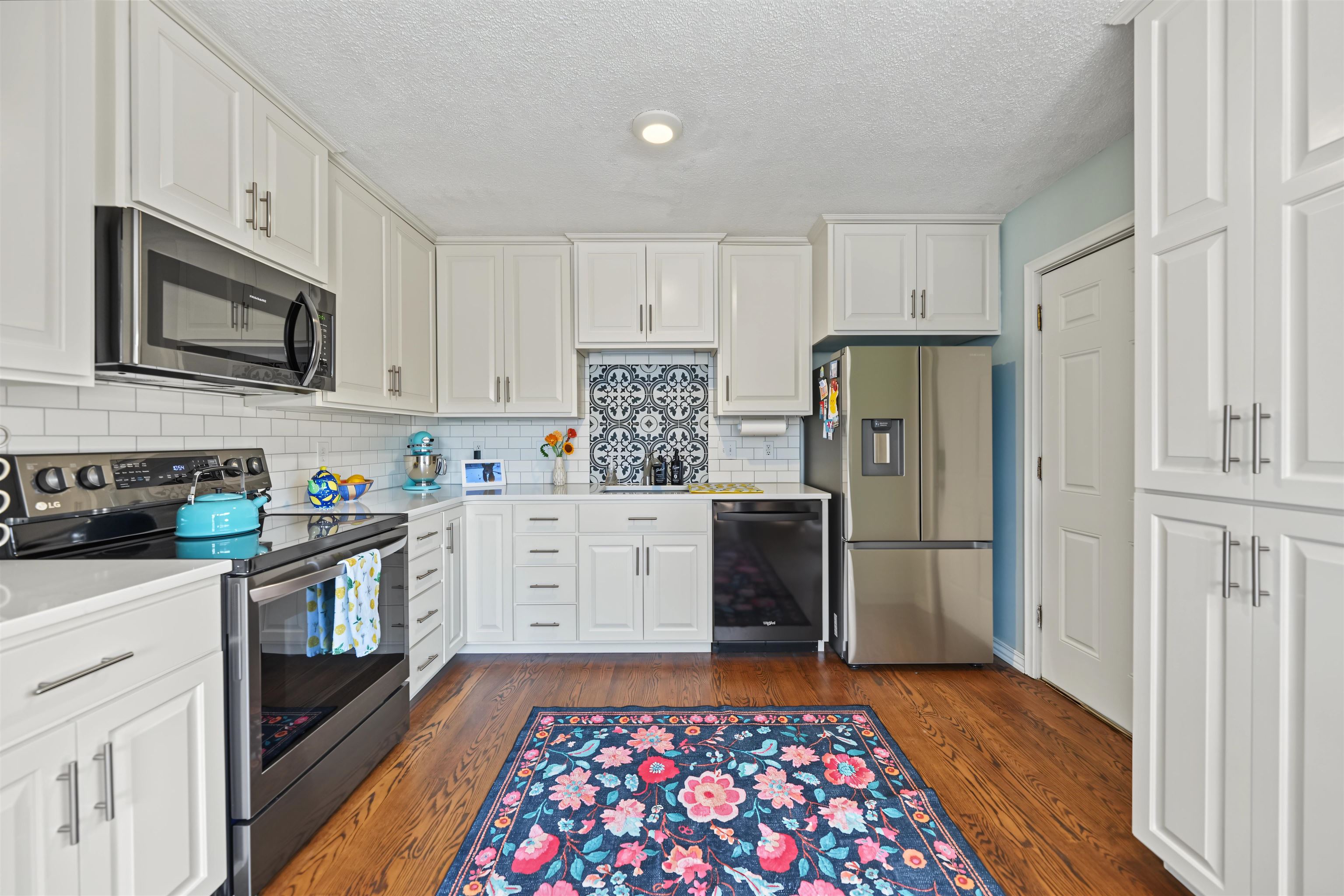 124 S Oakdale Ave A2 Property Photo 2
