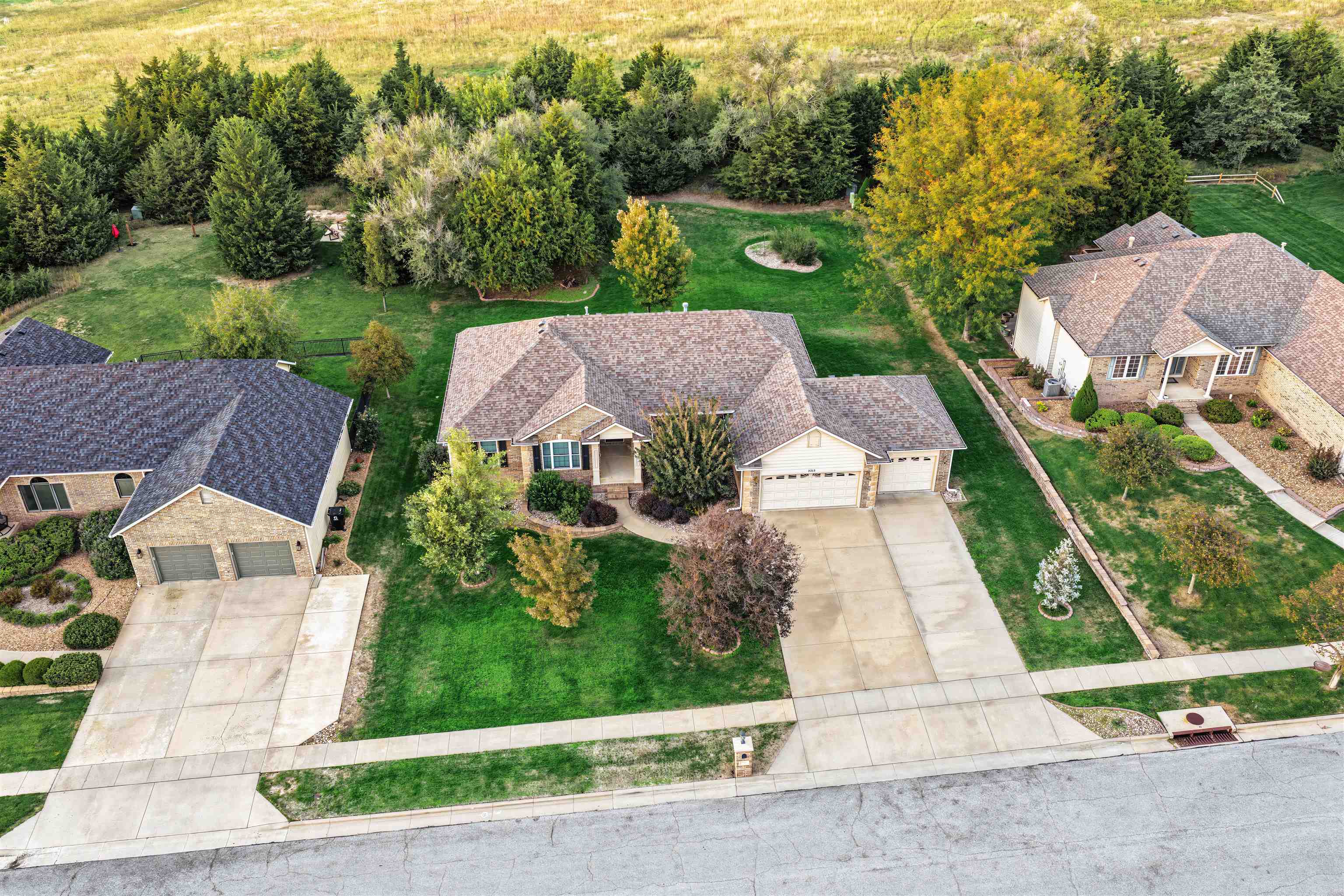 2213 Pinecrest Cir. Property Photo 1