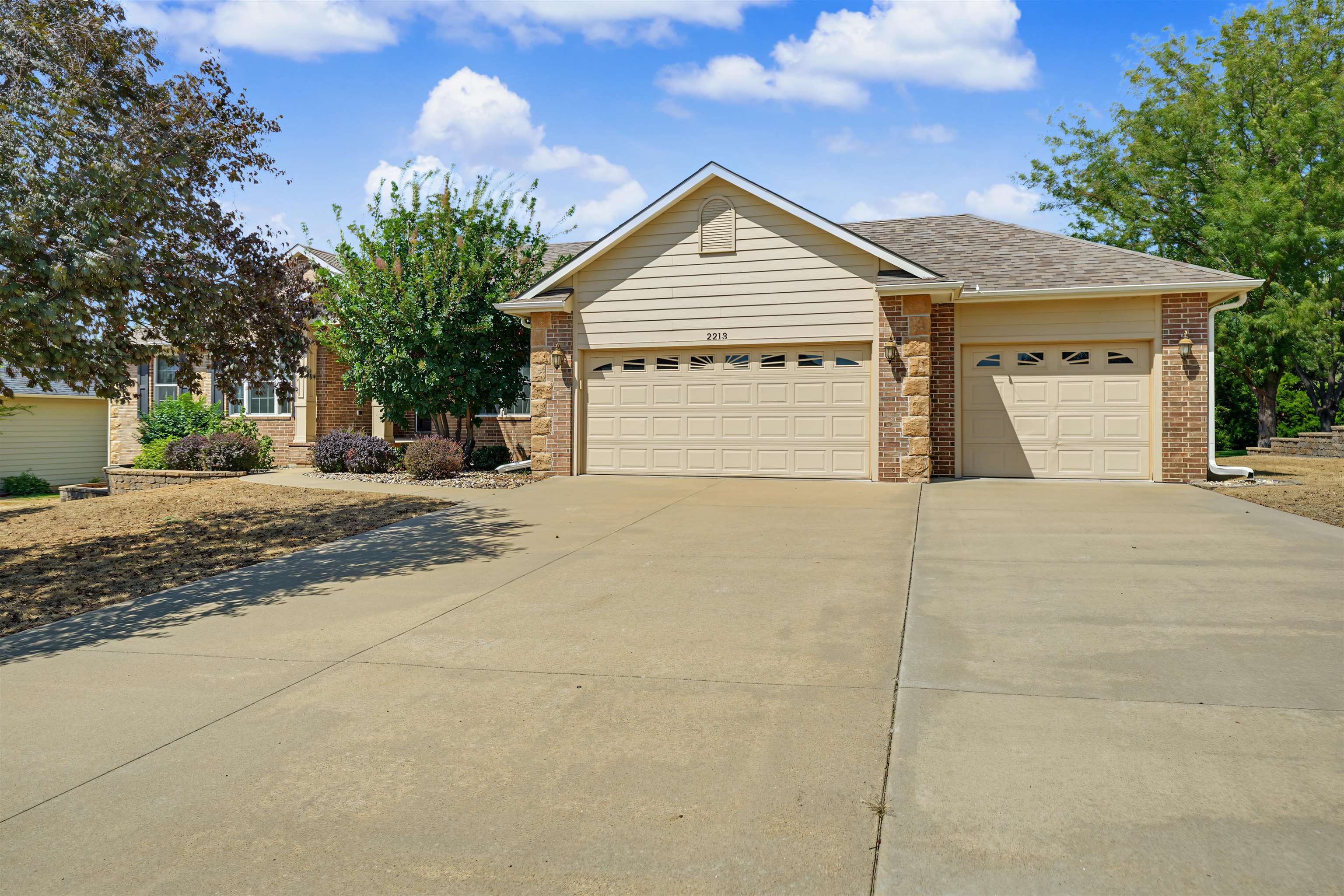 2213 Pinecrest Cir. Property Photo 4