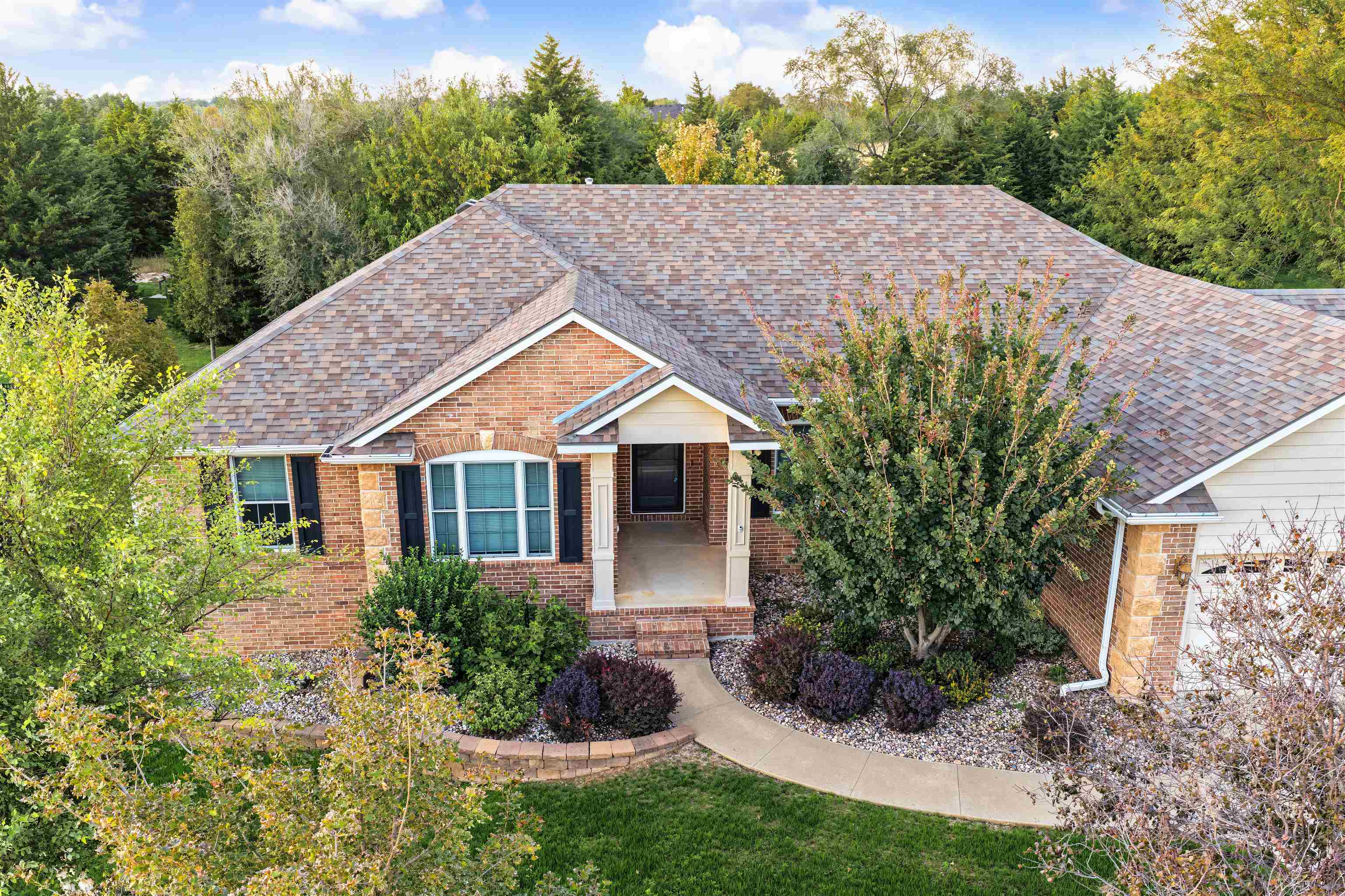 2213 Pinecrest Cir. Property Photo 4