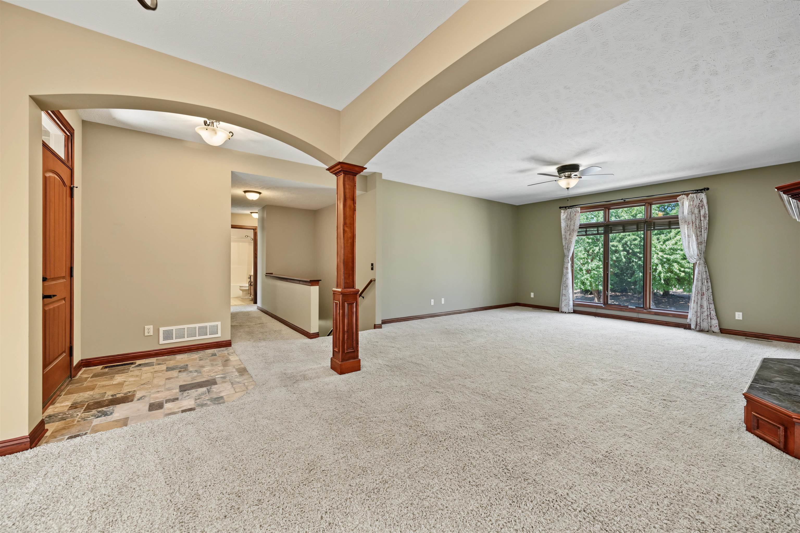2213 Pinecrest Cir. Property Photo 6