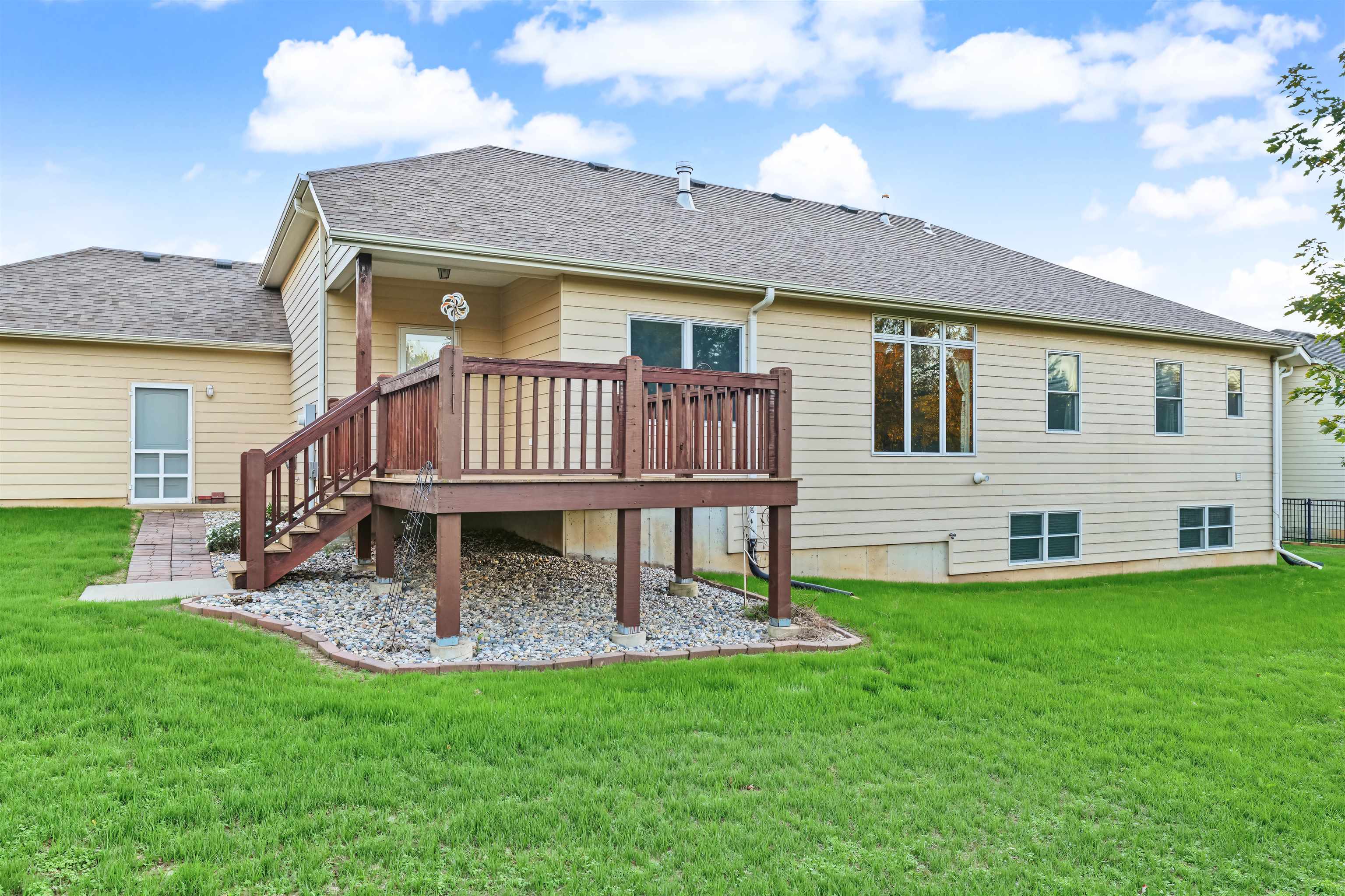 2213 Pinecrest Cir. Property Photo 32
