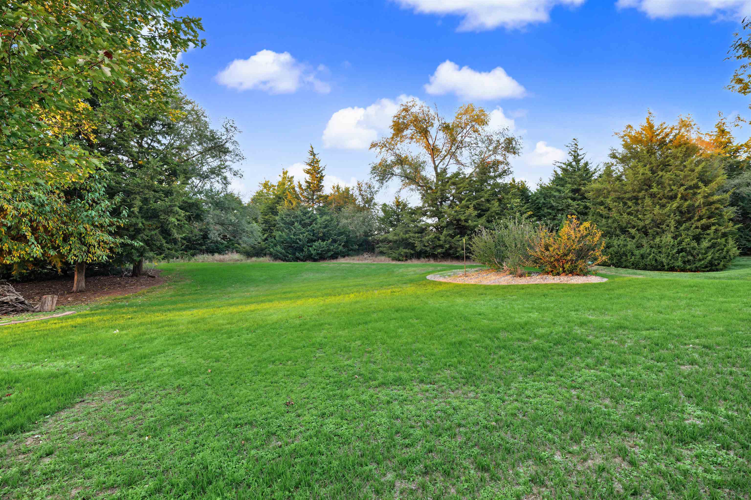 2213 Pinecrest Cir. Property Photo 33