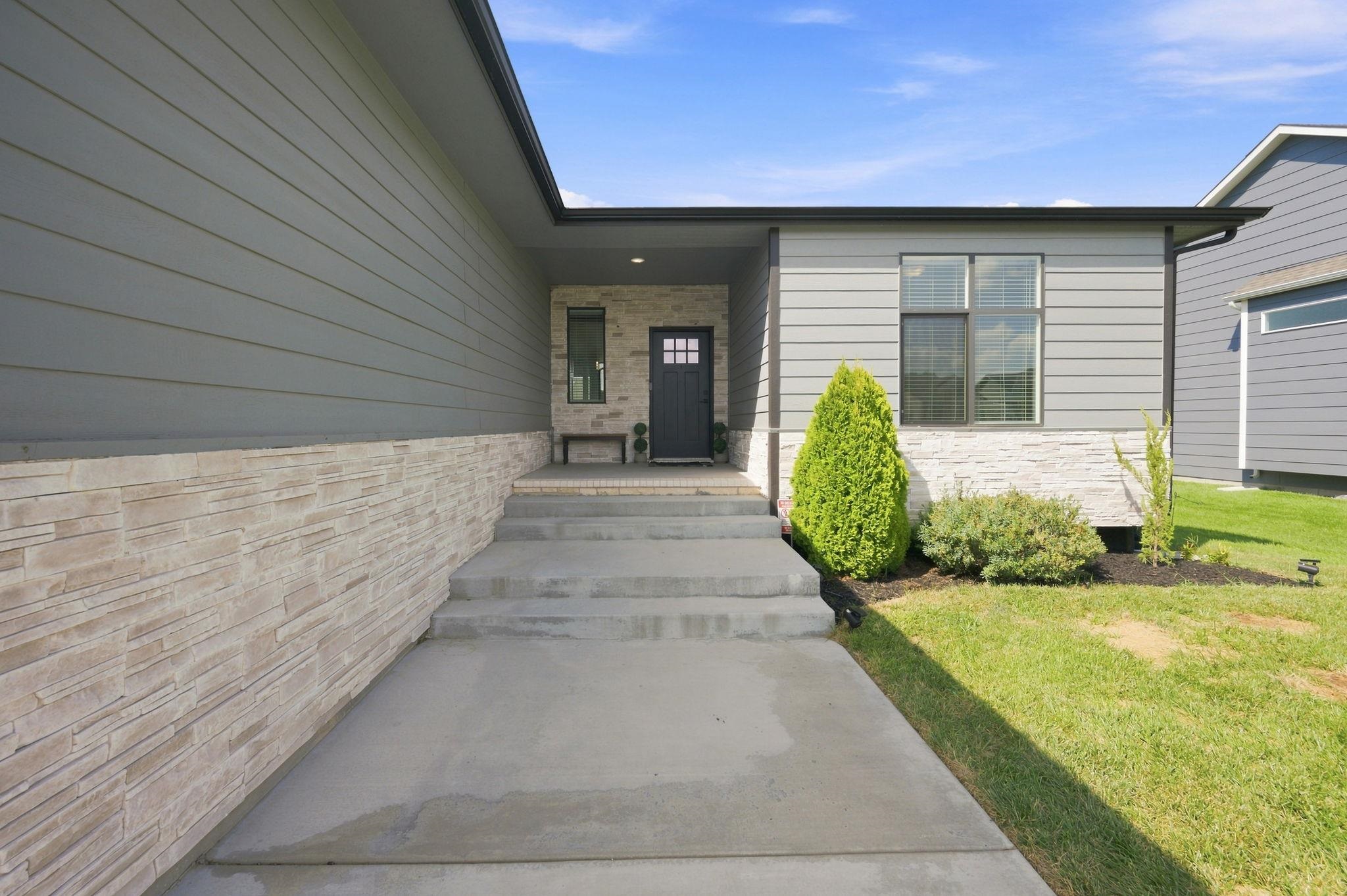 5885 N Saint Paul Ct Property Photo 2