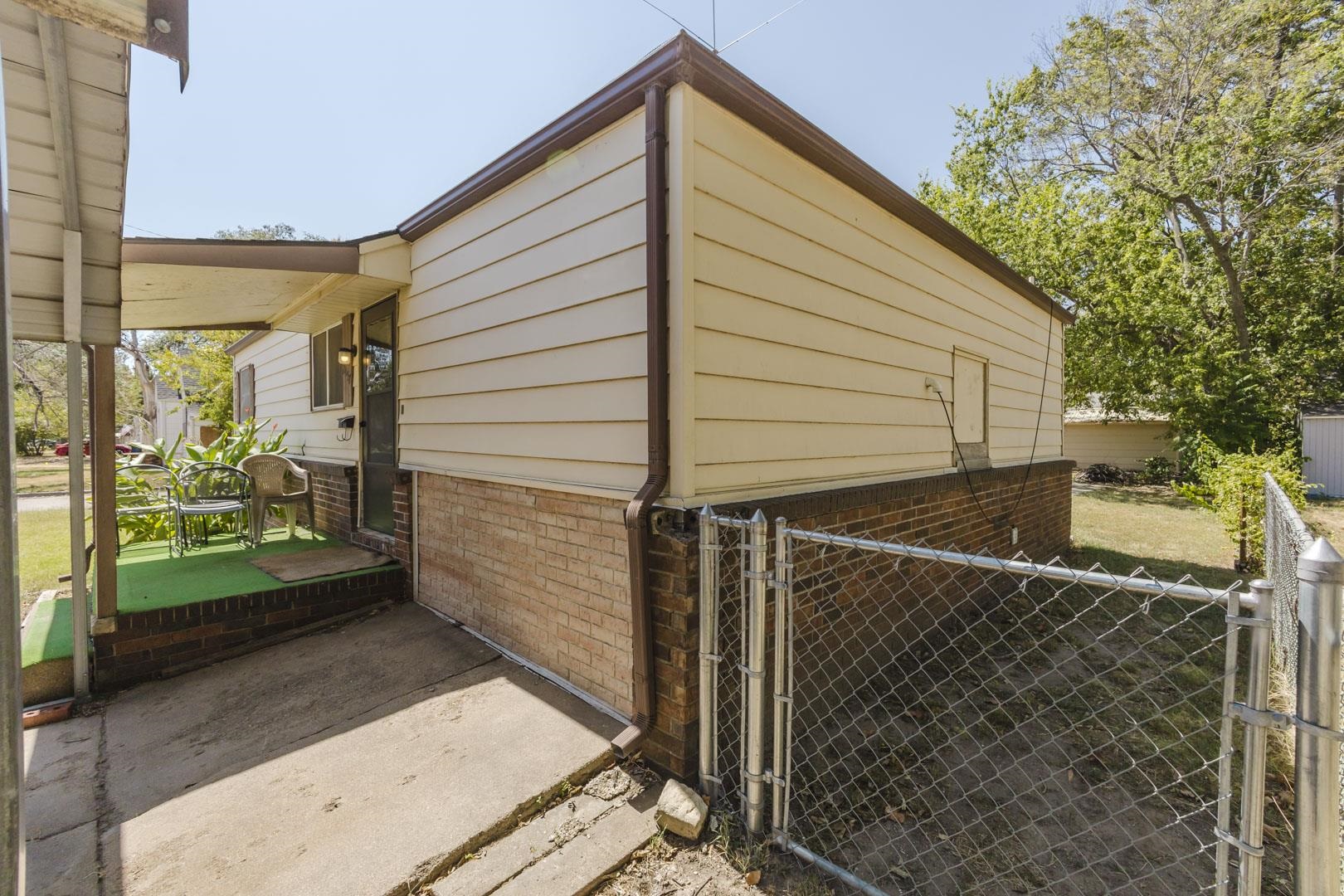 2057 S Santa Fe St. Property Photo 3