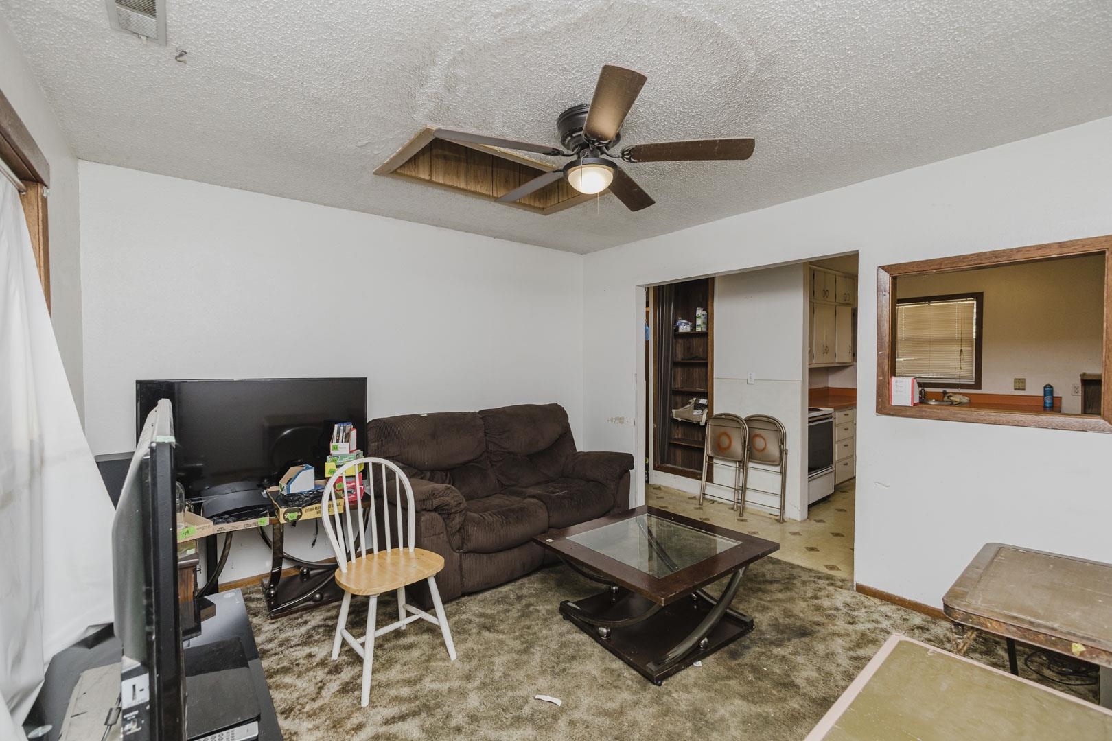 2057 S Santa Fe St. Property Photo 4