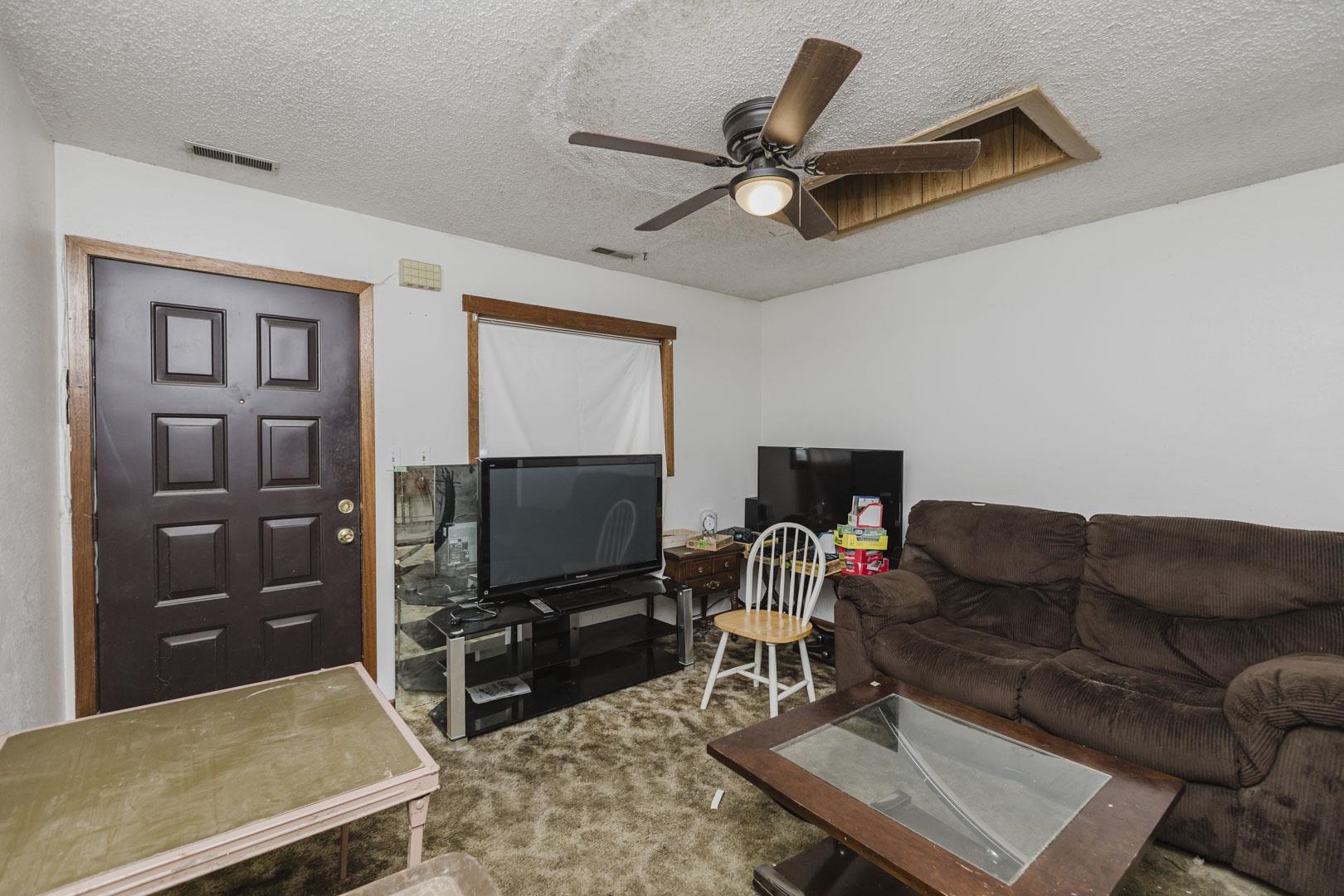 2057 S Santa Fe St. Property Photo 7