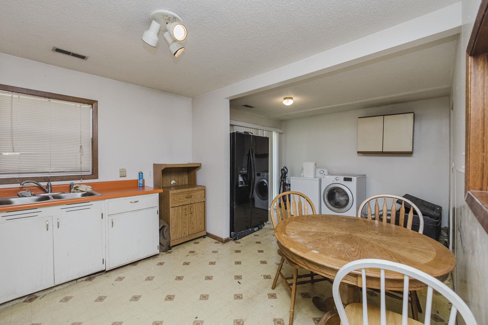 2057 S Santa Fe St. Property Photo 8