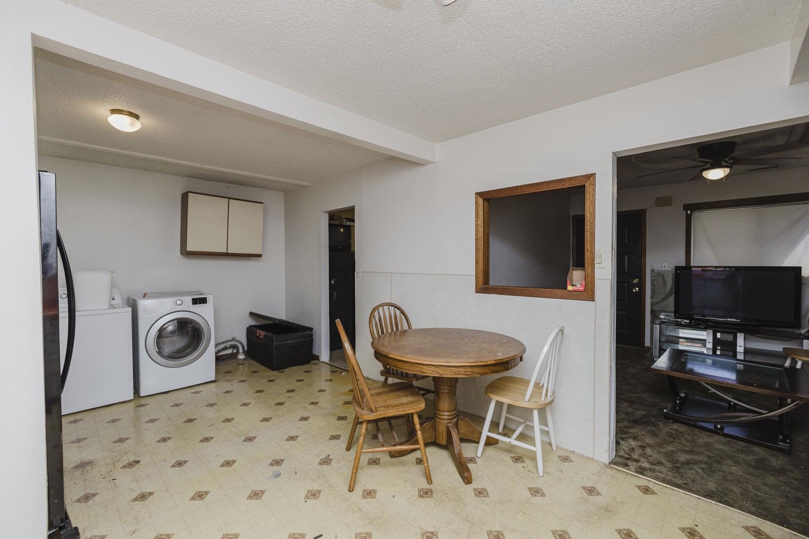 2057 S Santa Fe St. Property Photo 9