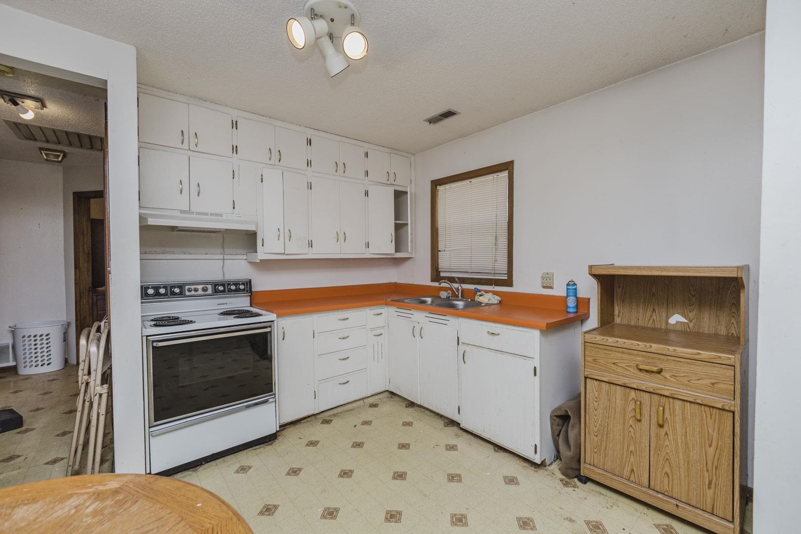 2057 S Santa Fe St. Property Photo 10