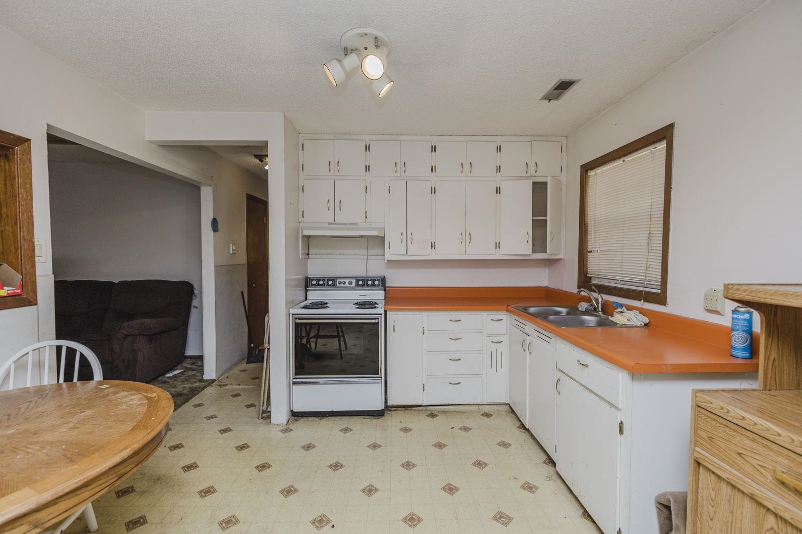 2057 S Santa Fe St. Property Photo 11