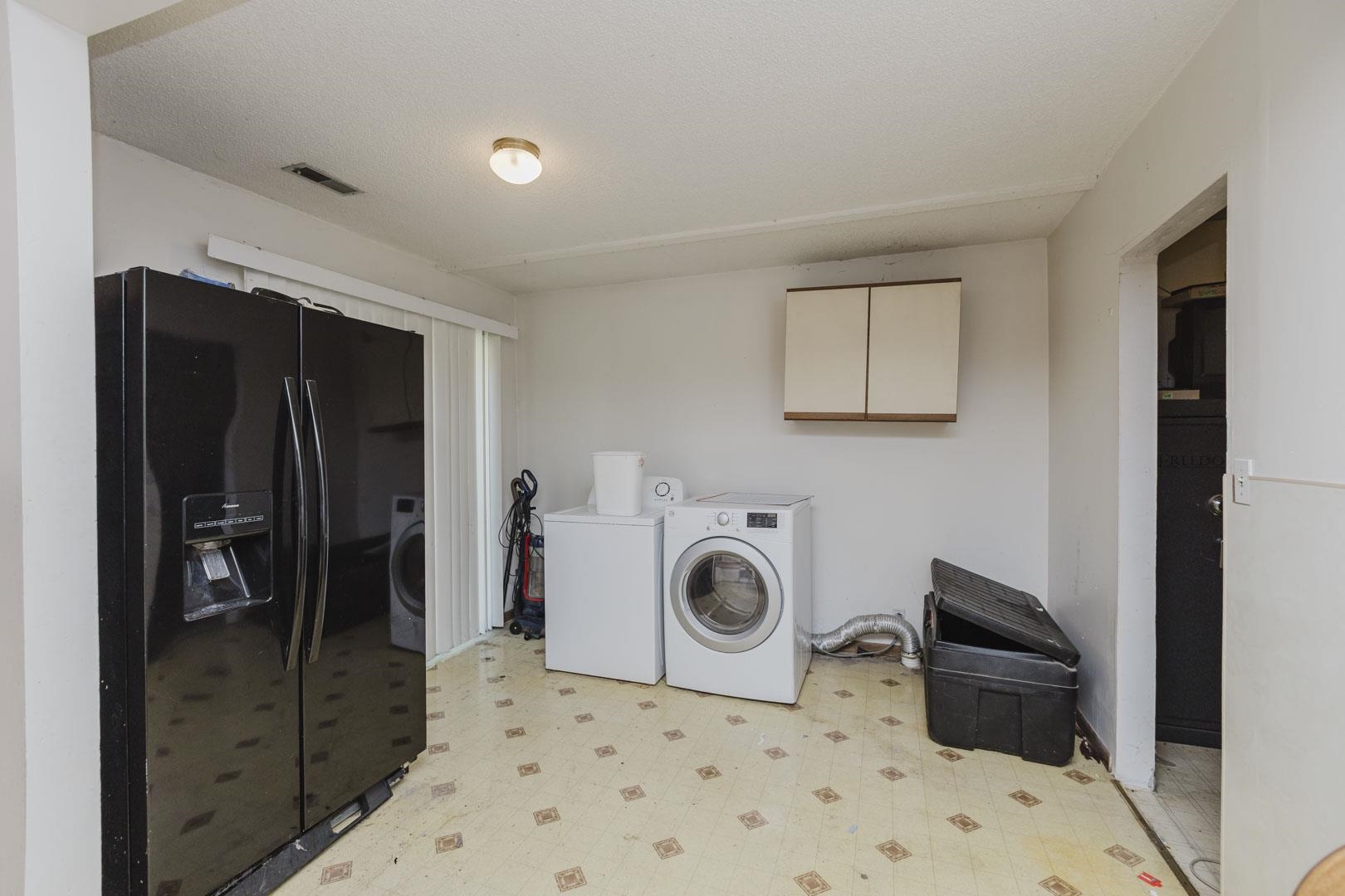 2057 S Santa Fe St. Property Photo 12