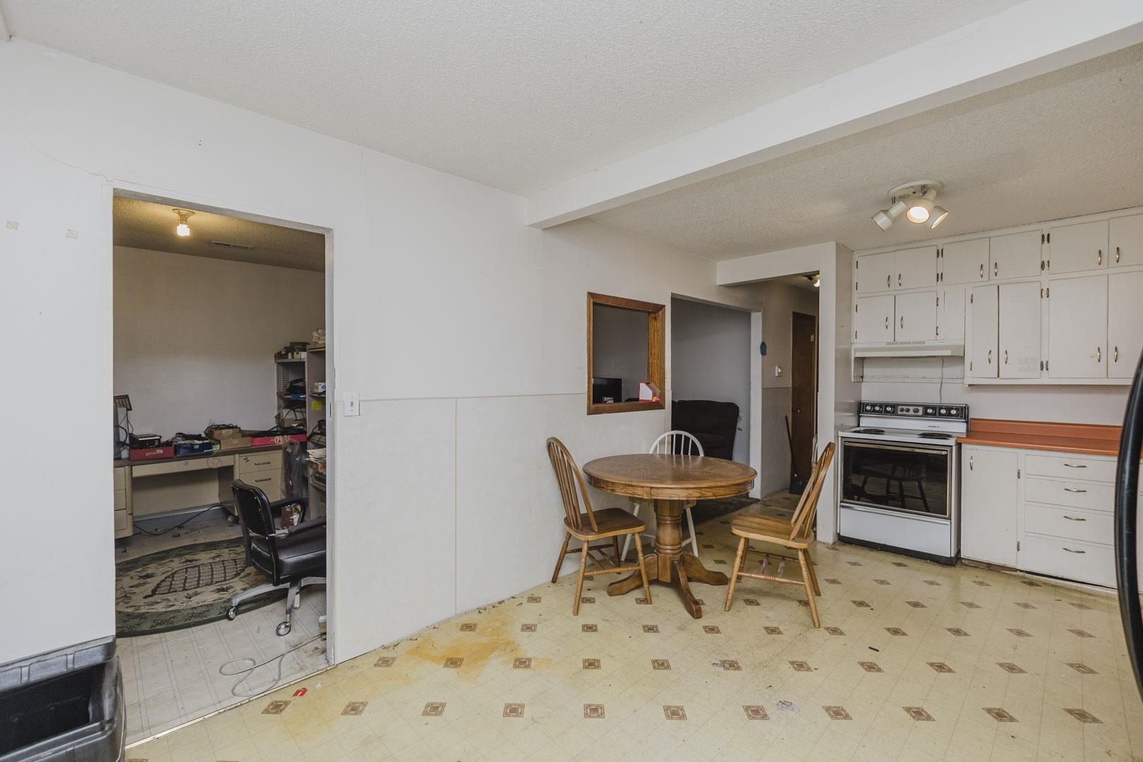 2057 S Santa Fe St. Property Photo 13