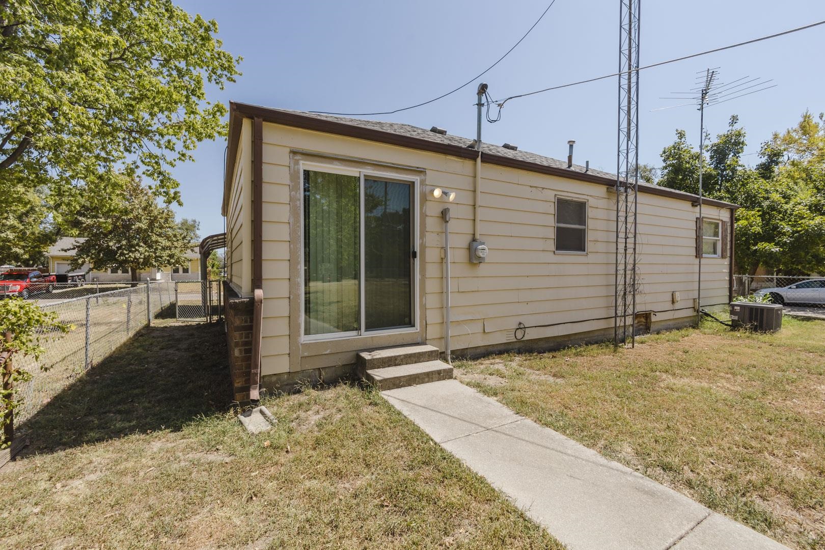 2057 S Santa Fe St. Property Photo 27