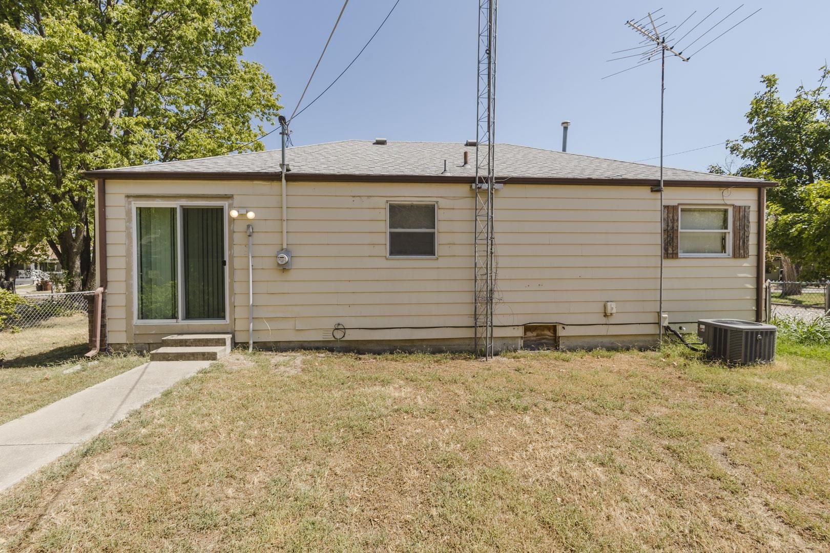 2057 S Santa Fe St. Property Photo 28