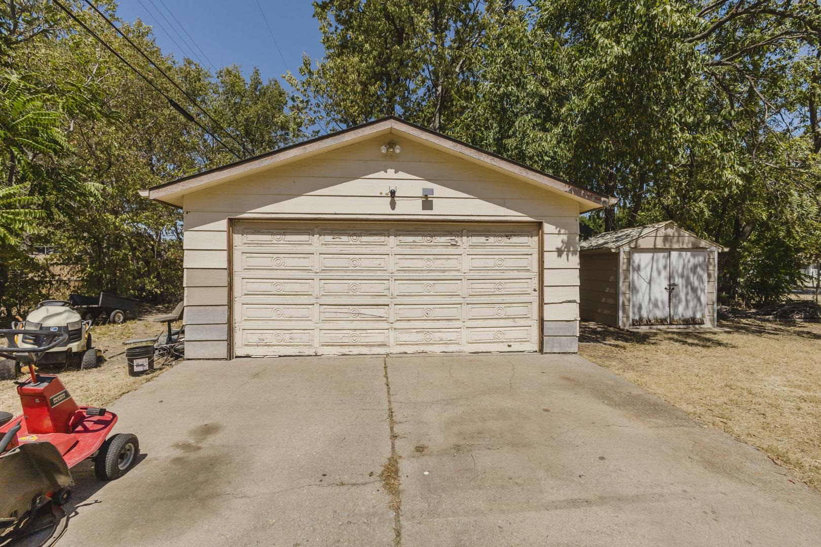 2057 S Santa Fe St. Property Photo 32