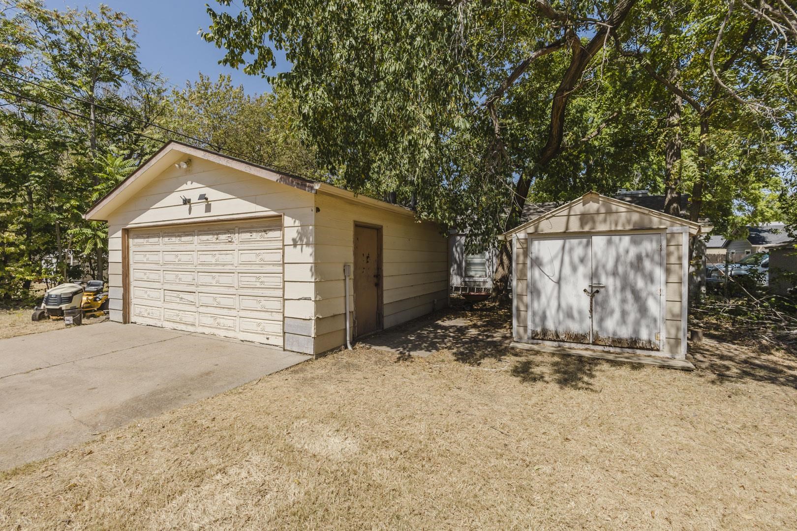 2057 S Santa Fe St. Property Photo 34
