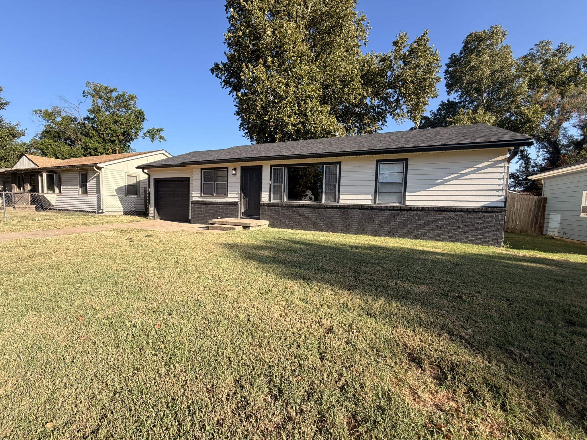 234 Stanley Dr Property Photo 2