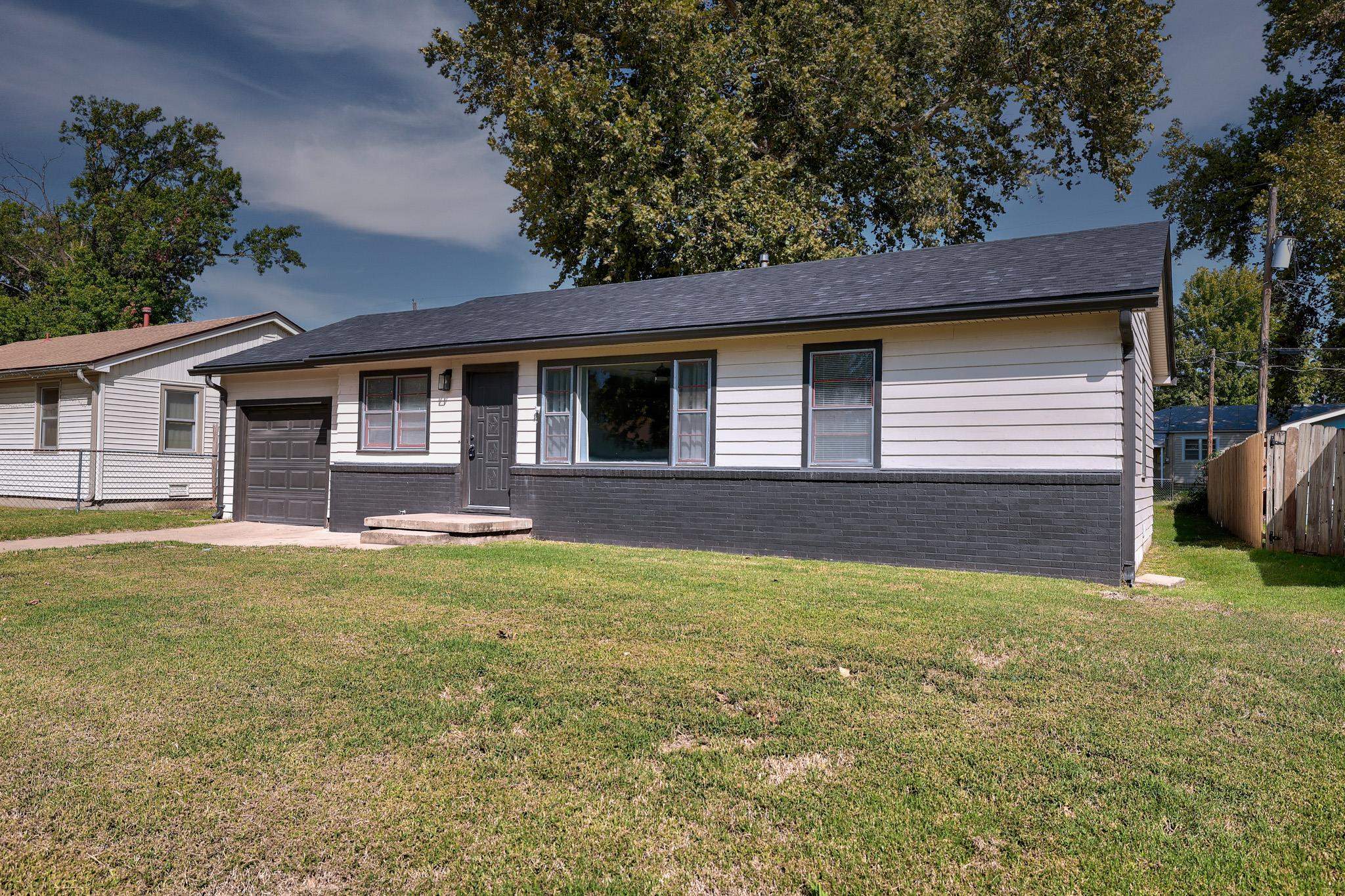 234 Stanley Dr Property Photo 3
