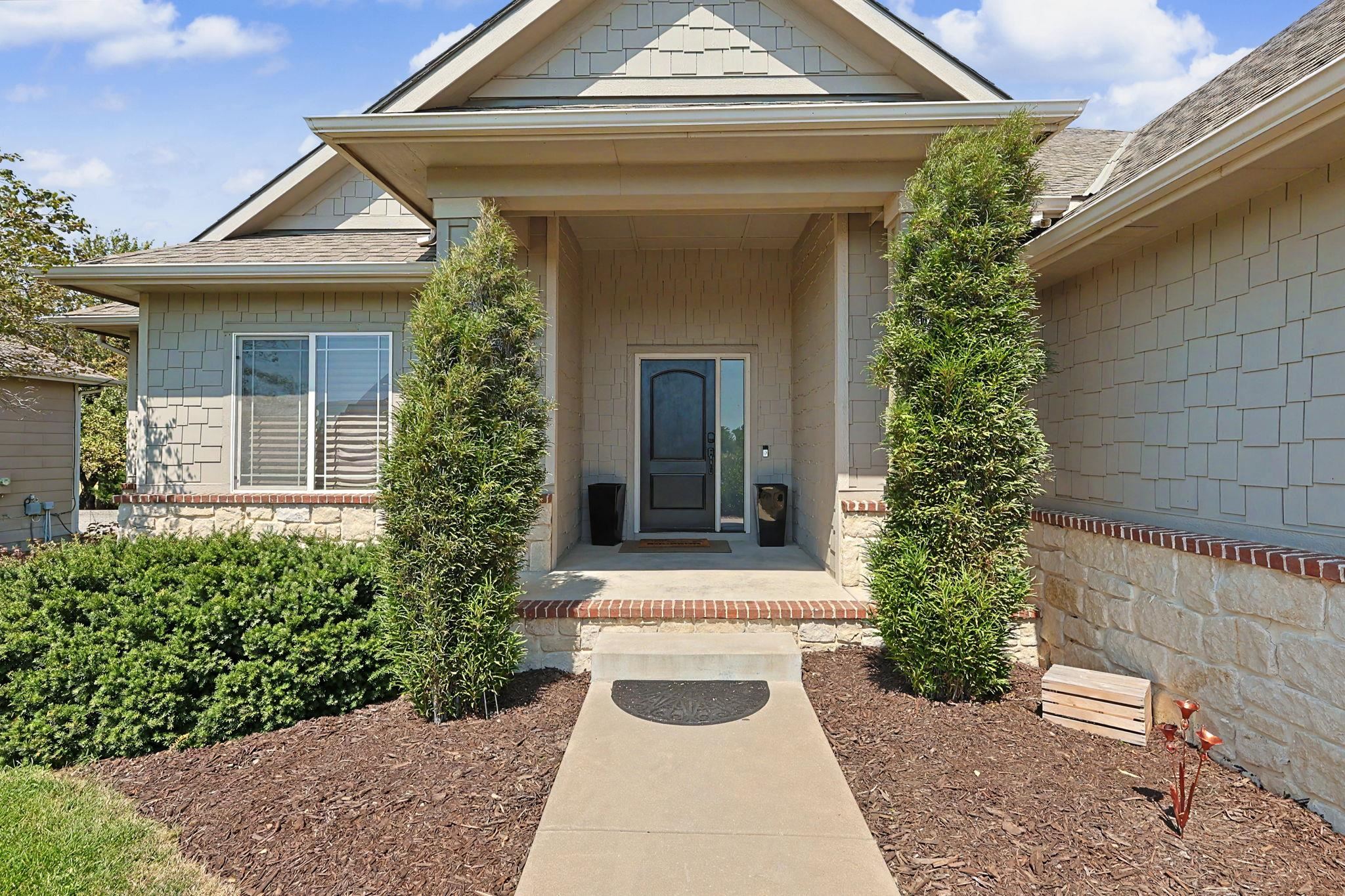 1002 E Woodstone Dr Property Photo 2