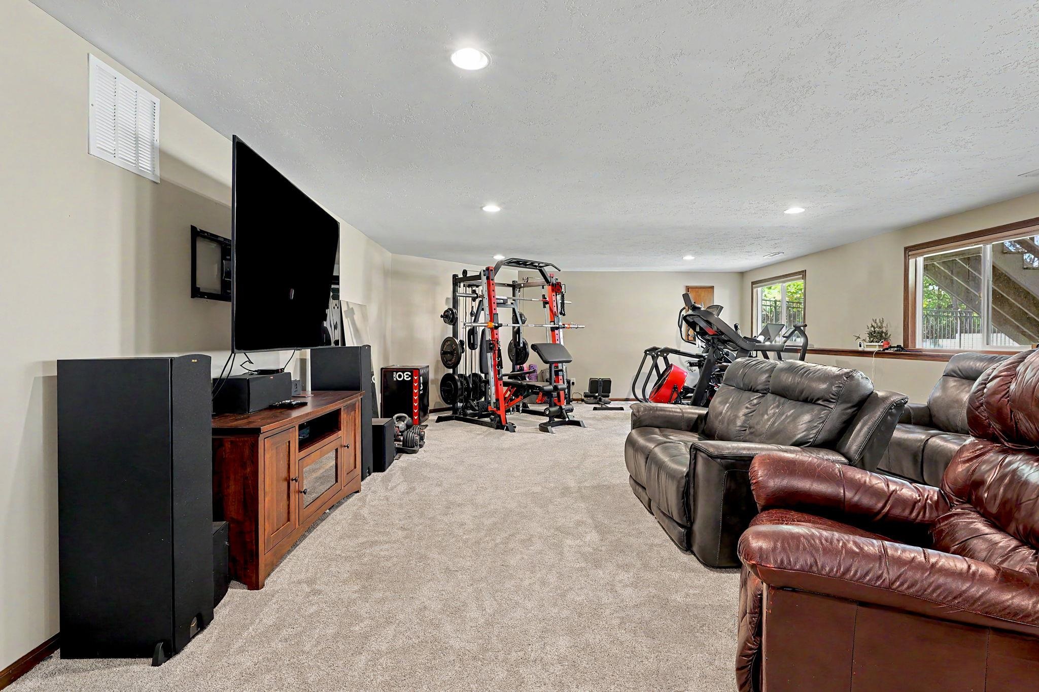 1002 E Woodstone Dr Property Photo 20